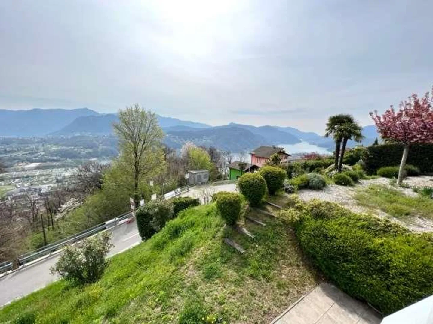 Magnifico appartamento di 4,5 stanze con vista su tre laghi - Foto 6 di 13