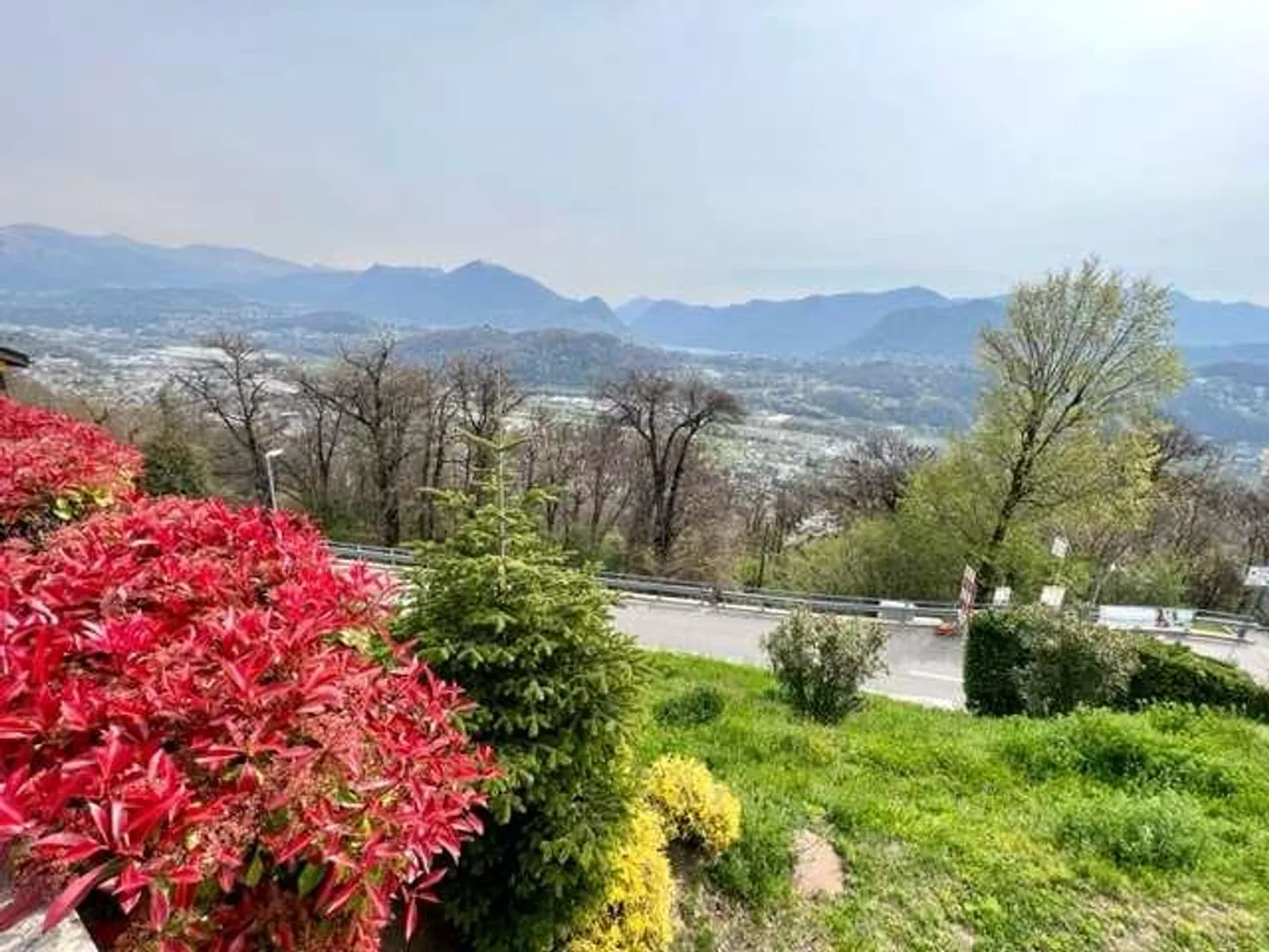 Magnifico appartamento di 4,5 stanze con vista su tre laghi - Foto 7 di 13