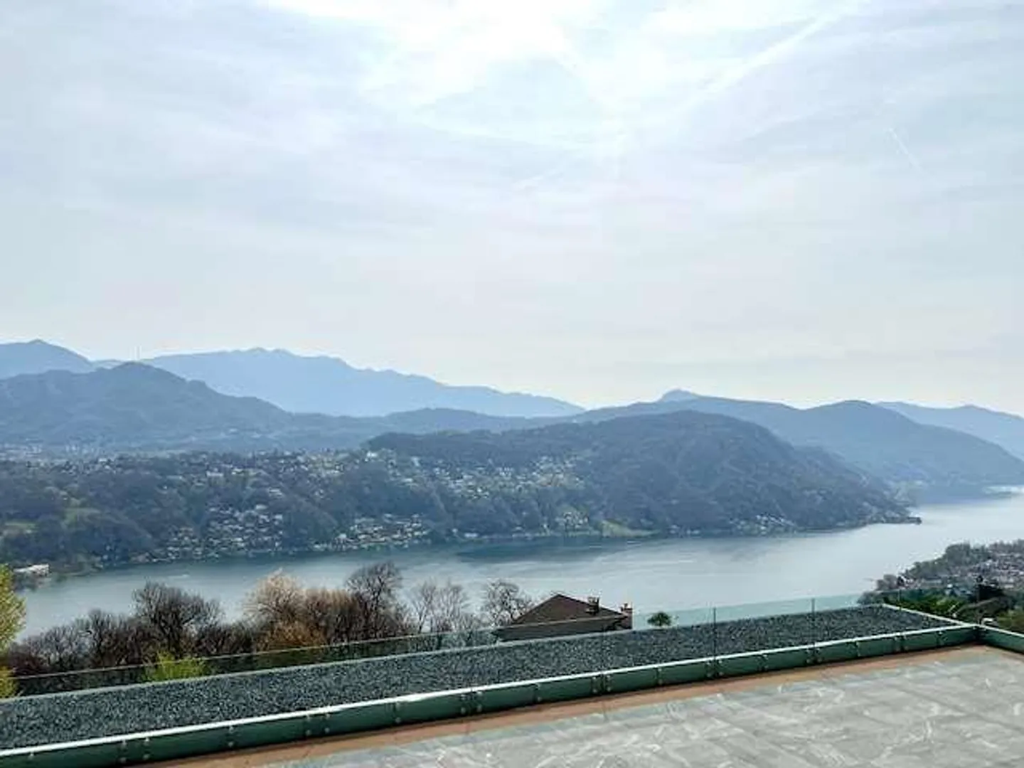 Magnifico appartamento di 4,5 stanze con vista su tre laghi - Foto 8 di 13