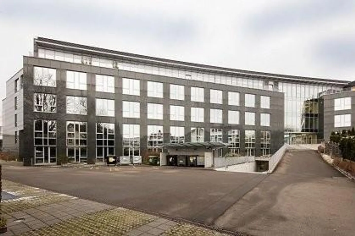 Abstellplatz Nähe Bahnhof Kloten - Foto 1 von 1