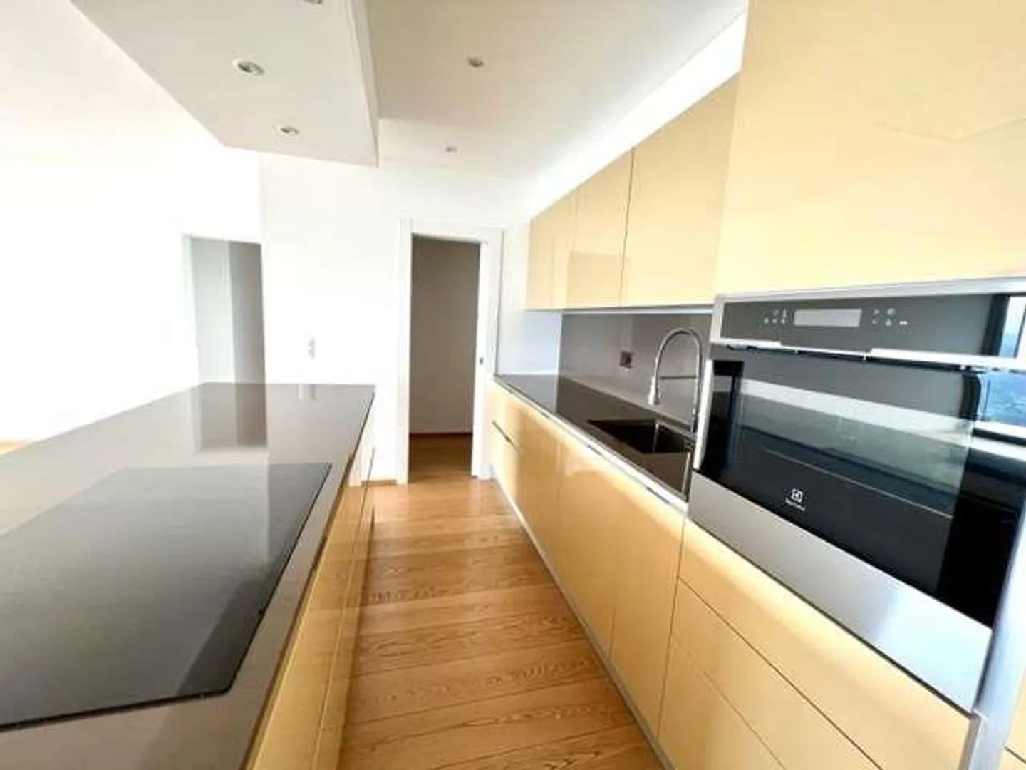 Magnifico appartamento di 4,5 stanze con vista su tre laghi - Foto 12 di 13