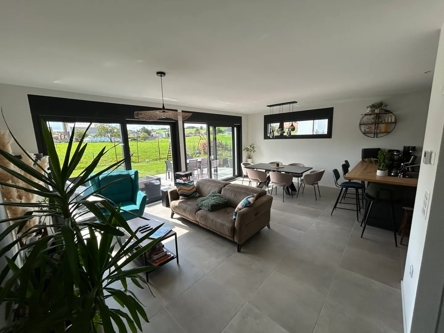 Villa recente luminosa e funzionale, lontana dalla strada - Foto 5 di 7