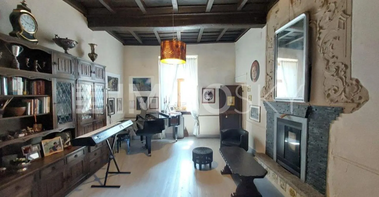 Individual village house - Photo 1 of 5