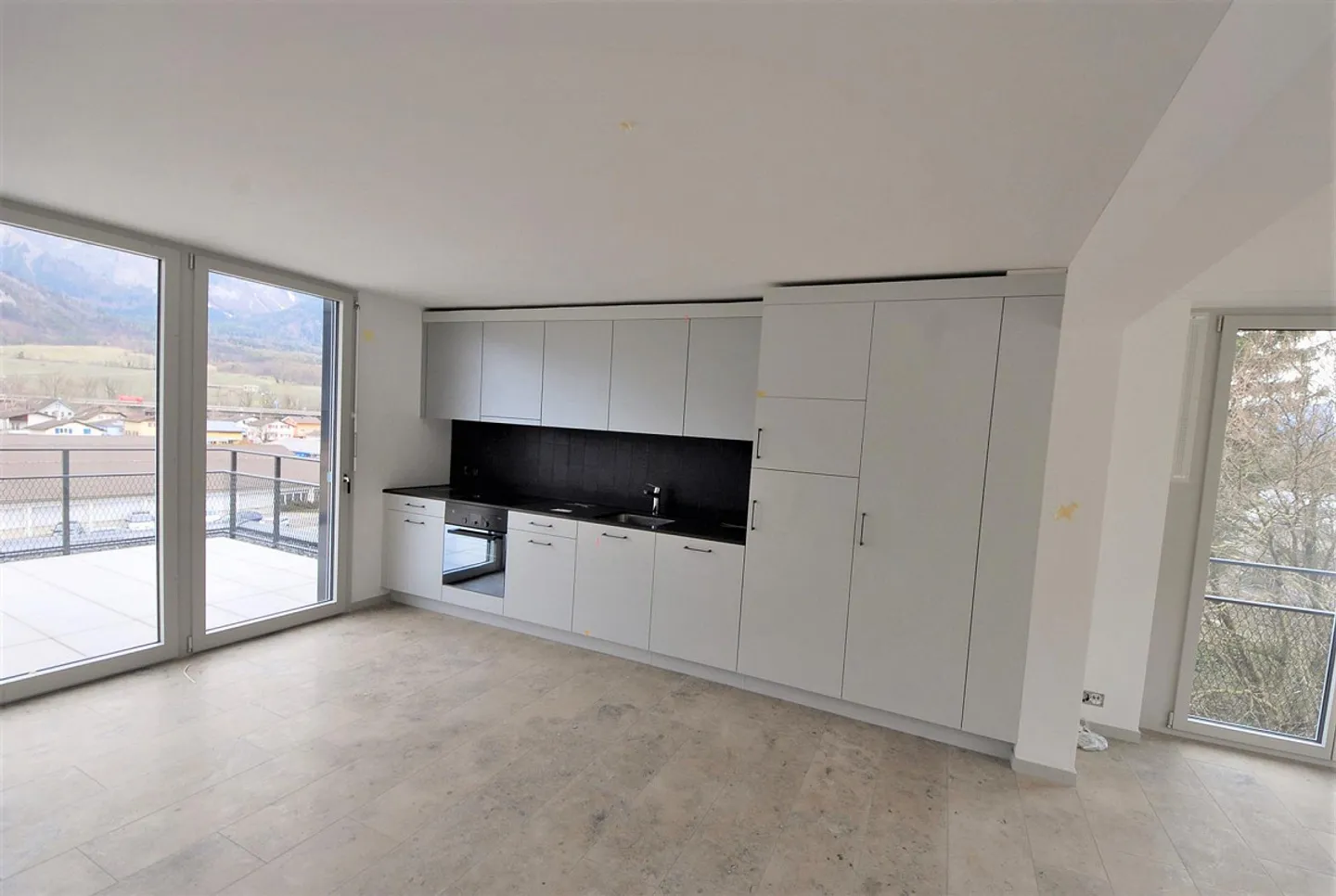 Appartement Attique Moderne dans un Bon Emplacement - Photo 2 sur 10