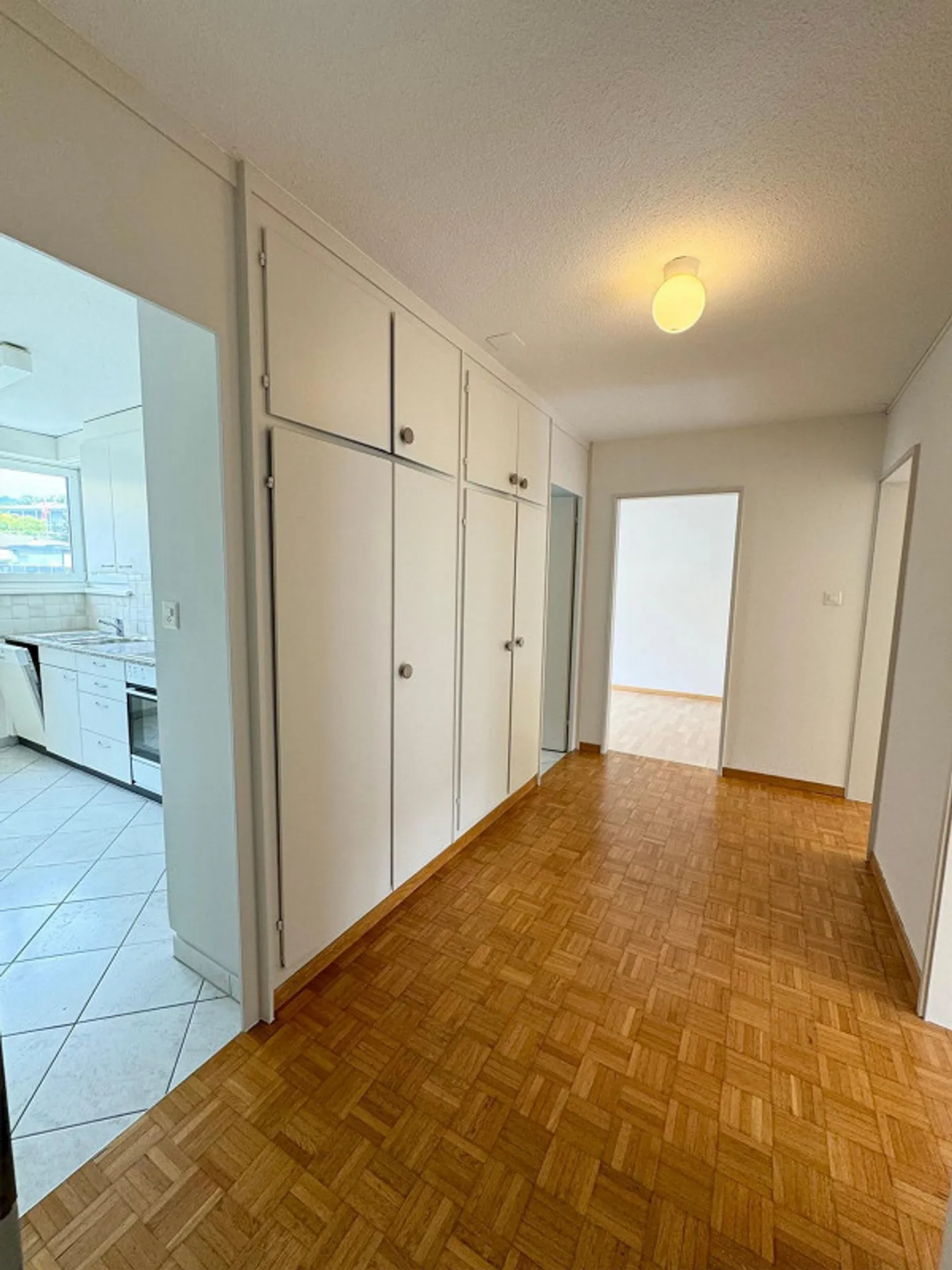 Appartamento luminoso e conveniente con 3 camere - Foto 2 di 8