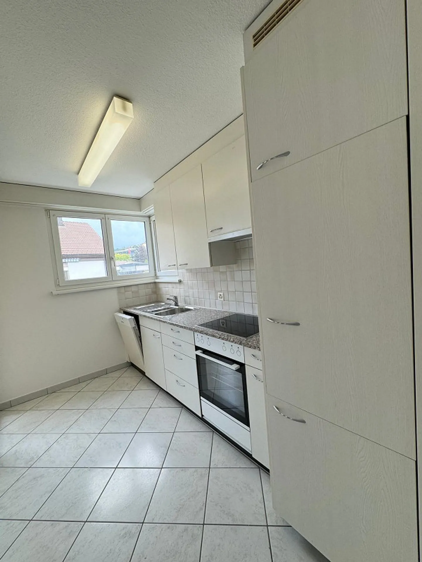 Appartamento luminoso e conveniente con 3 camere - Foto 3 di 8