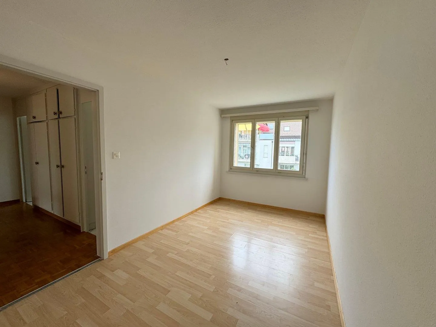 Appartamento luminoso e conveniente con 3 camere - Foto 5 di 8