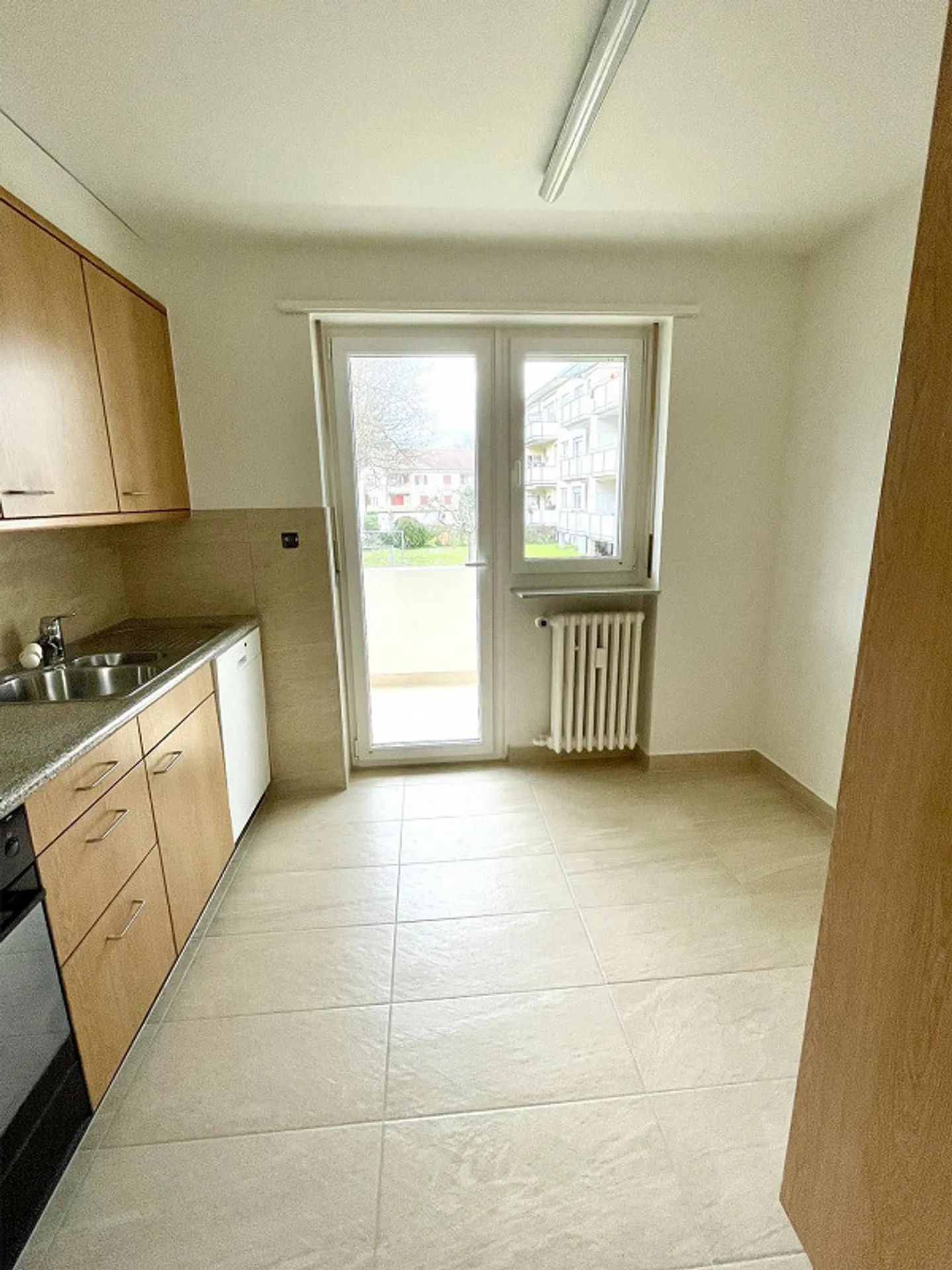 Appartamento 3,5 stanze appena ristrutturato in una posizione tranquilla a Riehen - Foto 10 di 10