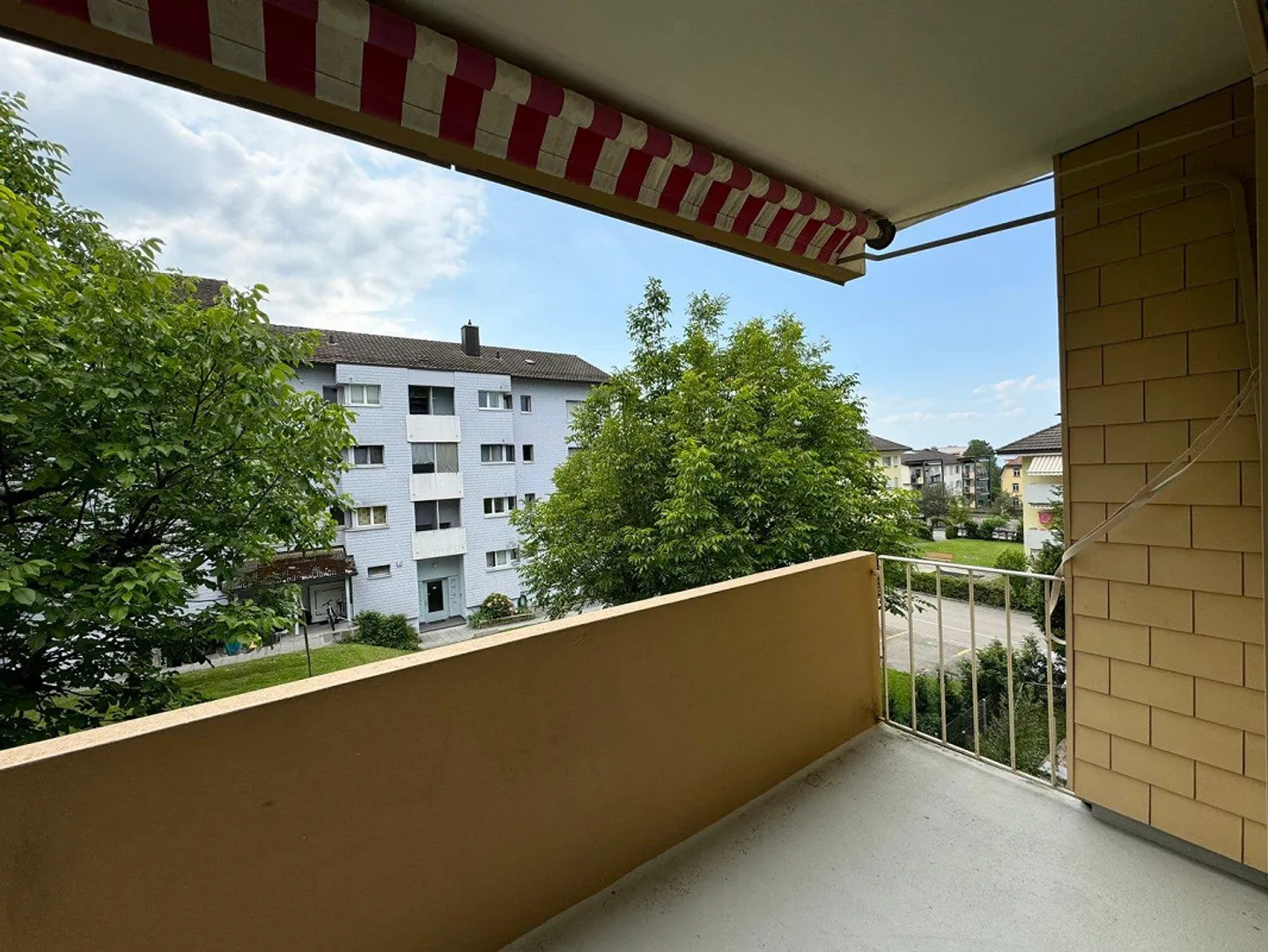 Appartamento luminoso e conveniente con 3 camere - Foto 6 di 8