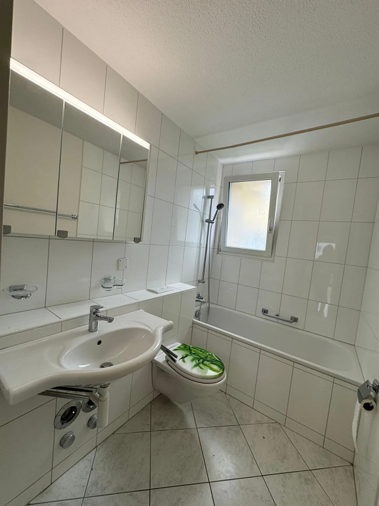 Appartamento luminoso e conveniente con 3 camere - Foto 7 di 8