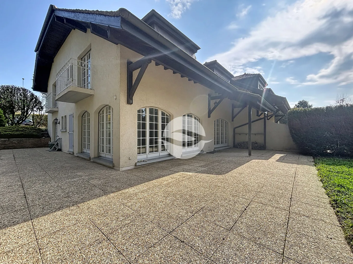 Villa de Luxe au Bord du Lac - Photo 3 sur 17