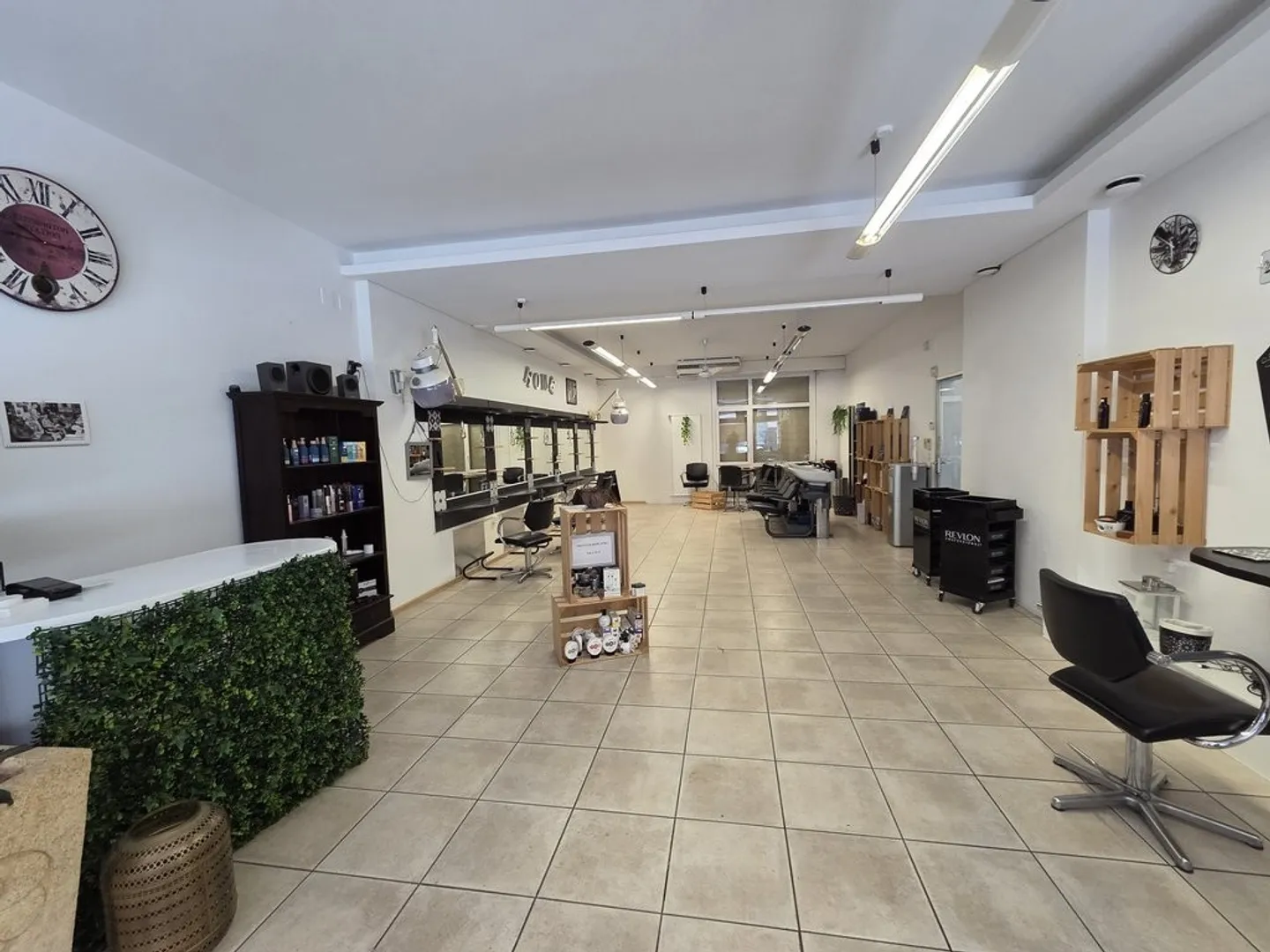 Local commercial de 75 m2 en centre-ville, polyvalent et lumineux - Photo 1 sur 9