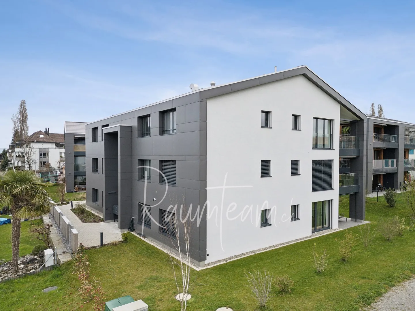 MODERNE & HAUT DE GAMME : Appartement de 3,5 pièces avec un standard de construction exclusif - Photo 2 sur 12