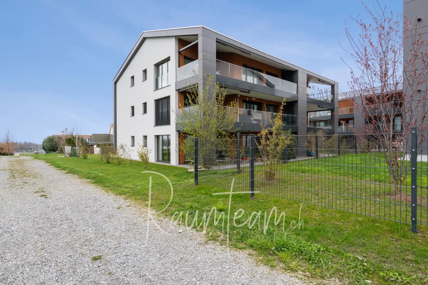 MODERNE & HAUT DE GAMME : Appartement de 3,5 pièces avec un standard de construction exclusif - Photo 1 sur 12