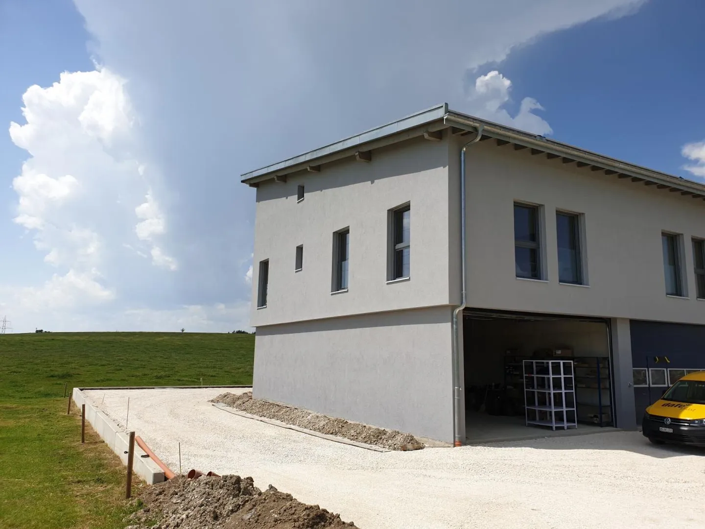 Neuer und modularer Gewerberaum mit atemberaubendem Blick auf die Landschaft - Foto 1 von 3