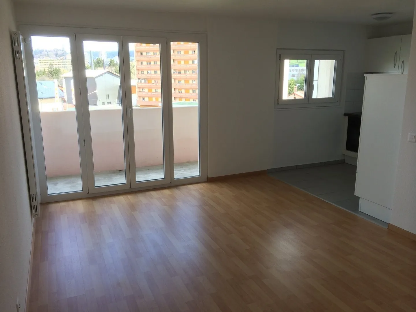 BEL APPARTAMENTO CON BALCONE E BELLA VISTA - Foto 2 di 6