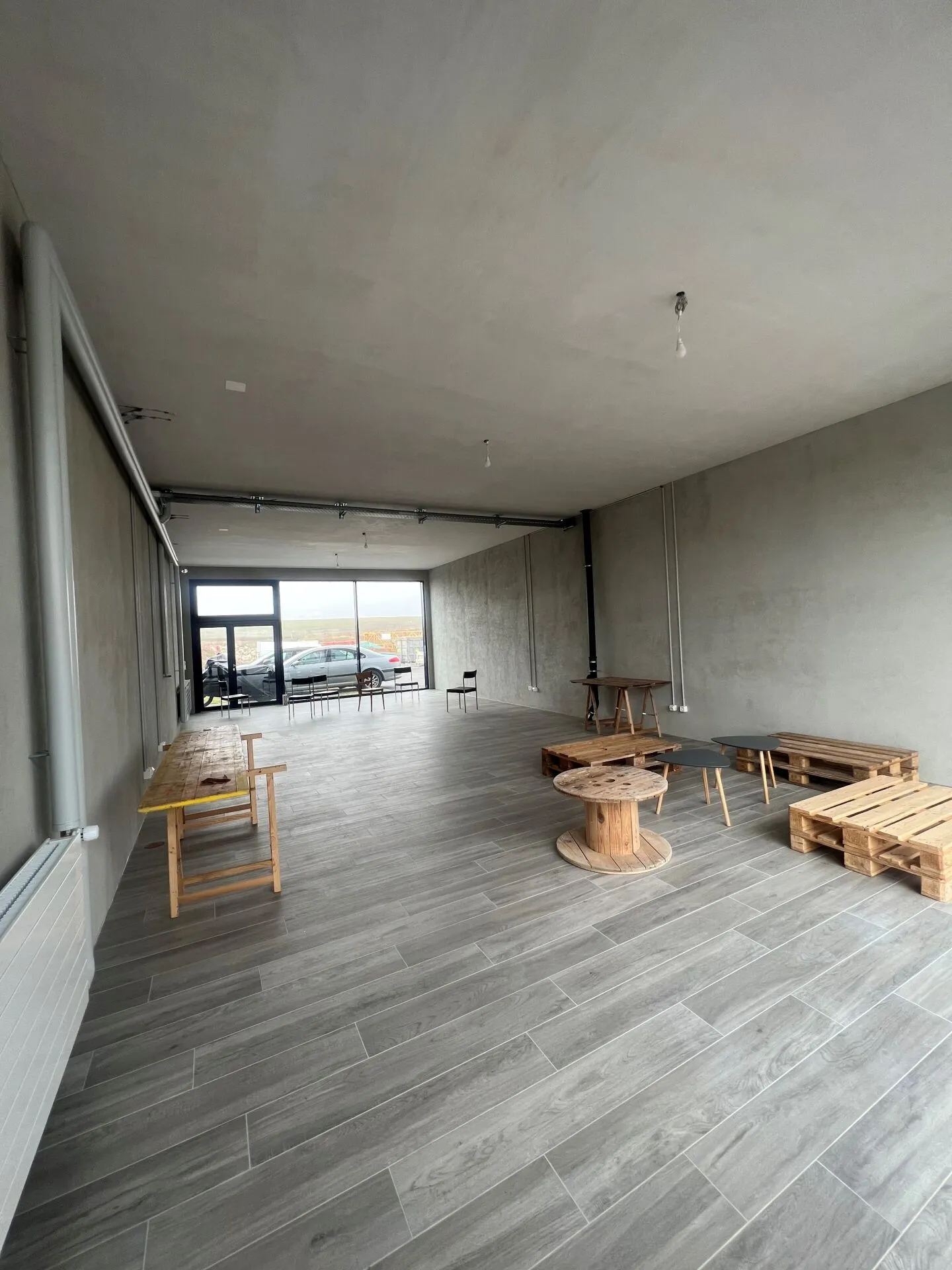Neuer und modularer Gewerberaum mit atemberaubendem Blick auf die Landschaft - Foto 2 von 3