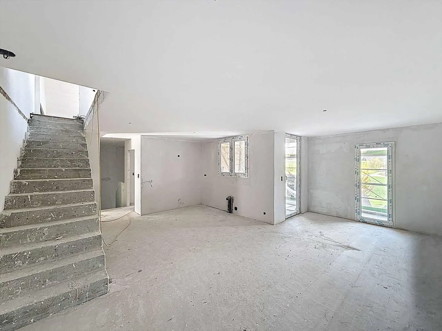 Adjacent Villa in Rural Surroundings High-Quality Renovation in Vuillerens - Photo 4 of 11