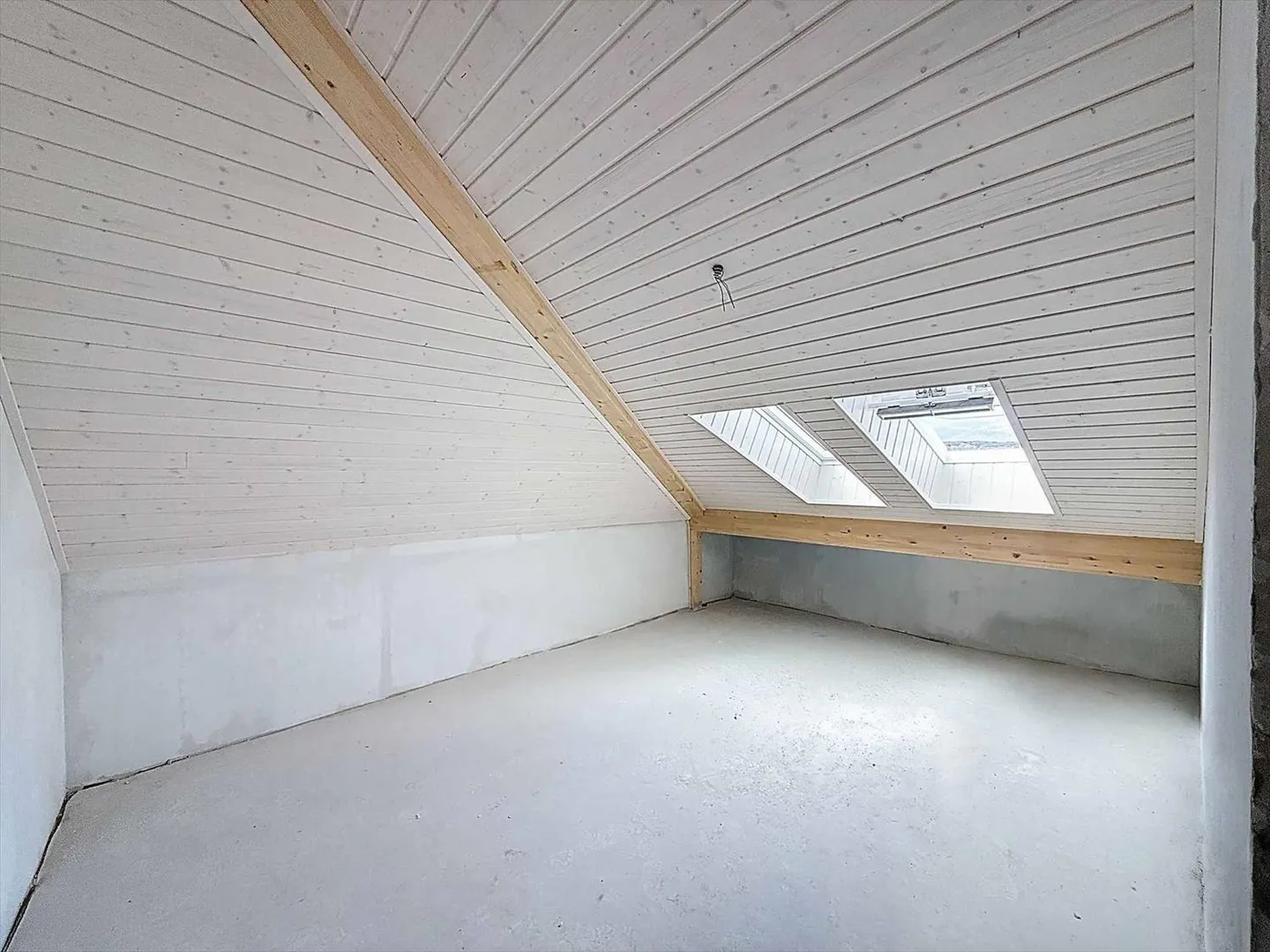 Adjacent Villa in Rural Surroundings High-Quality Renovation in Vuillerens - Photo 8 of 11