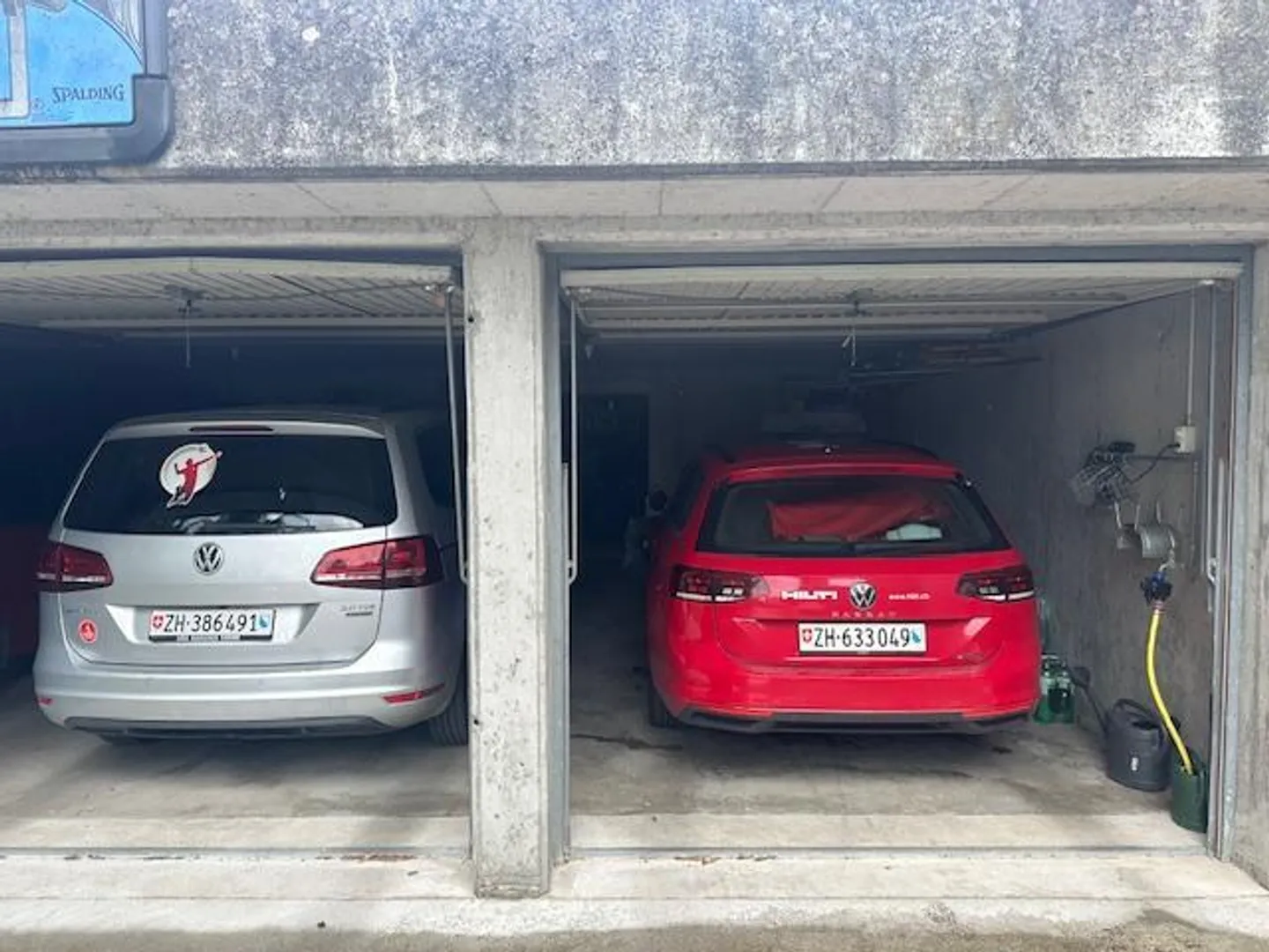 Ampia casa bifamiliare con laghetto e giardino - Foto 9 di 11