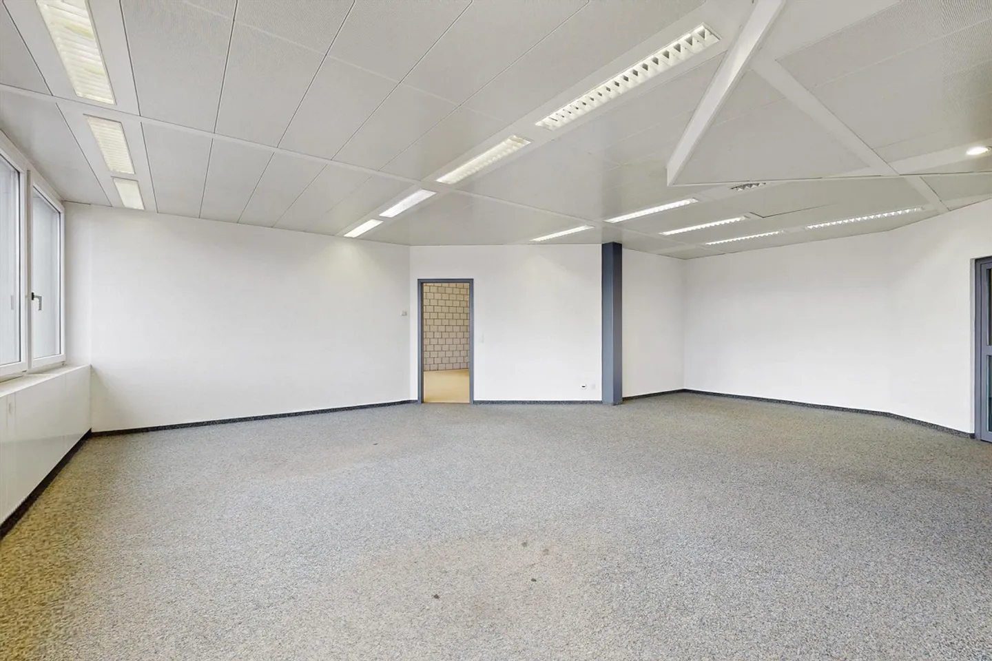 Office and Commercial Space - GO! Commercial Building in Oberentfelden - 130m2 - Photo 9 of 13