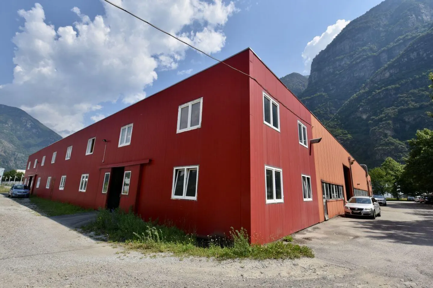 Industriegebäude - Foto 2 von 11