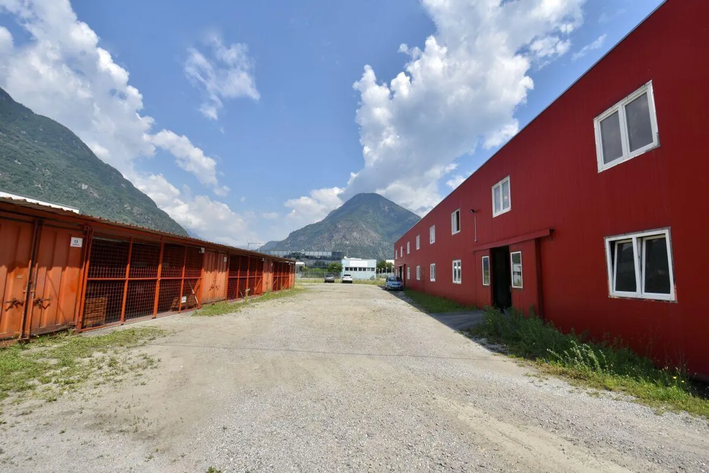 Industriegebäude - Foto 3 von 11