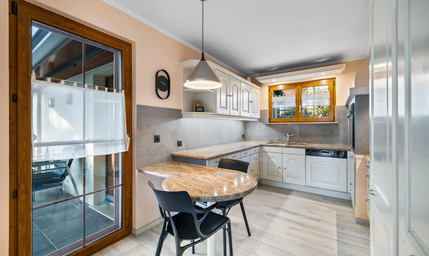 Individual house combining modern comfort and energy performance - Photo 7 of 13
