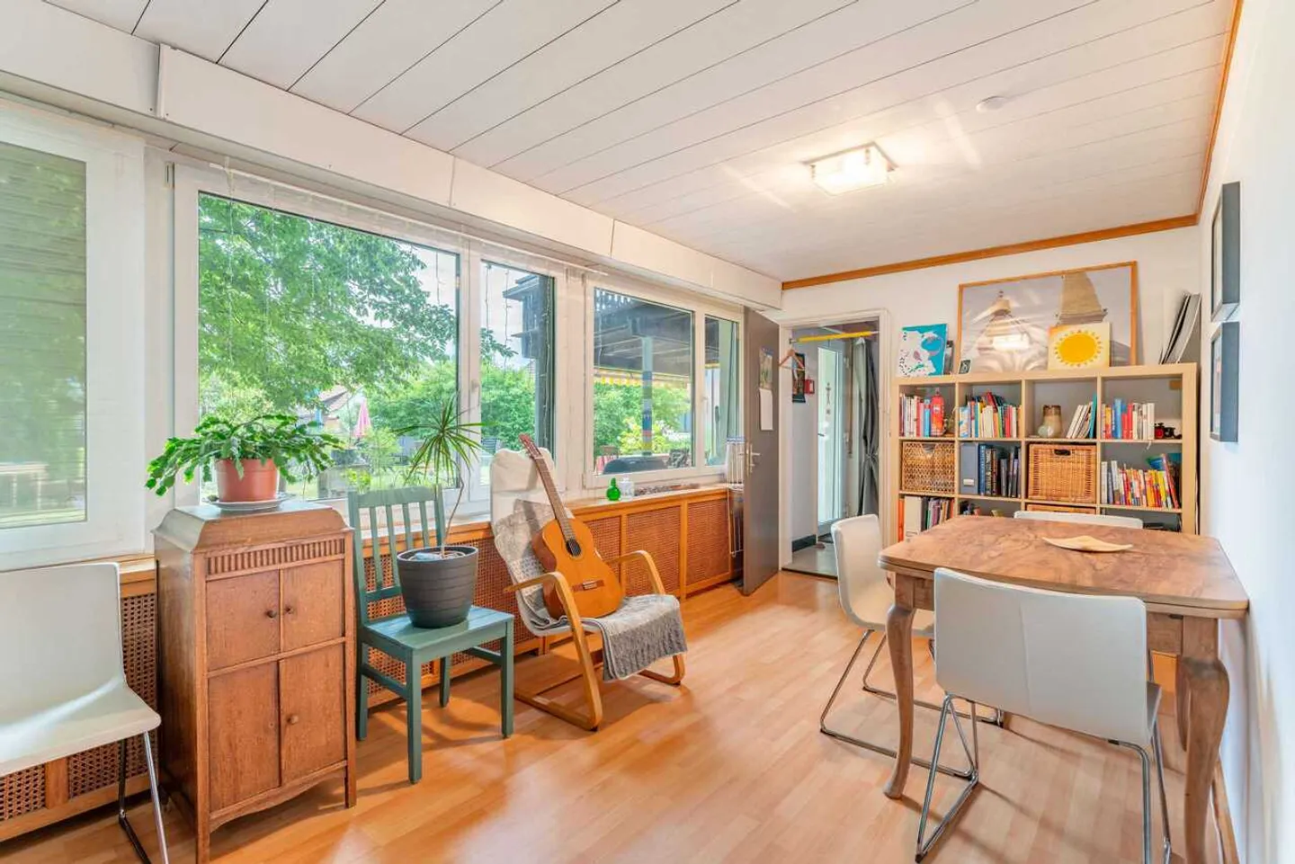 Detached single-family house in a quiet location with great potential - Photo 4 of 10