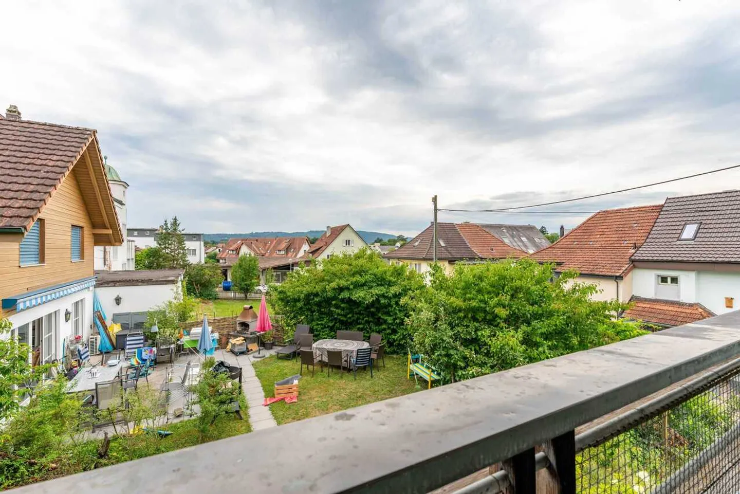 Detached single-family house in a quiet location with great potential - Photo 9 of 10