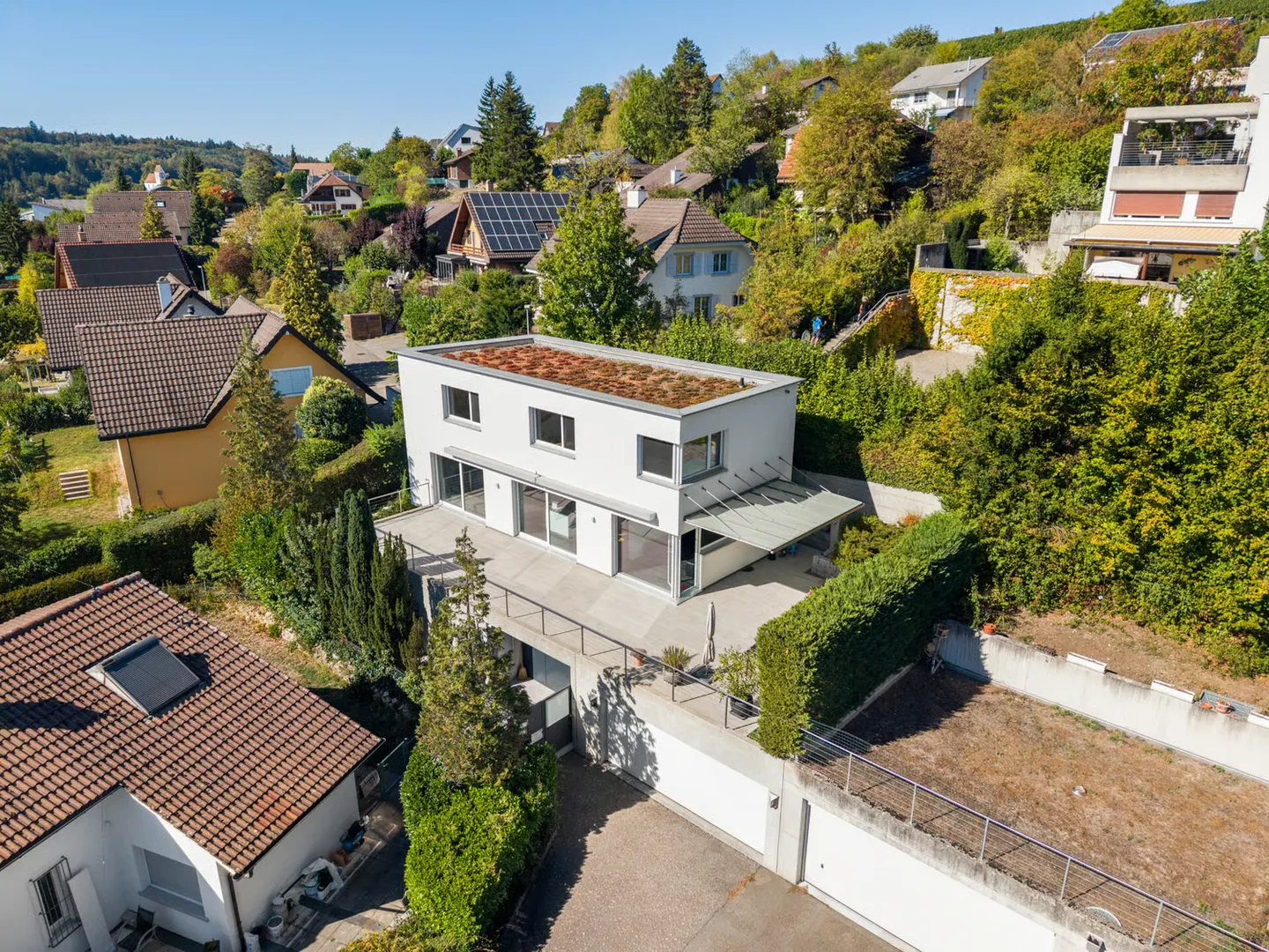 Maison individuelle moderne avec vue dégagée et espace généreux - Photo 1 sur 13
