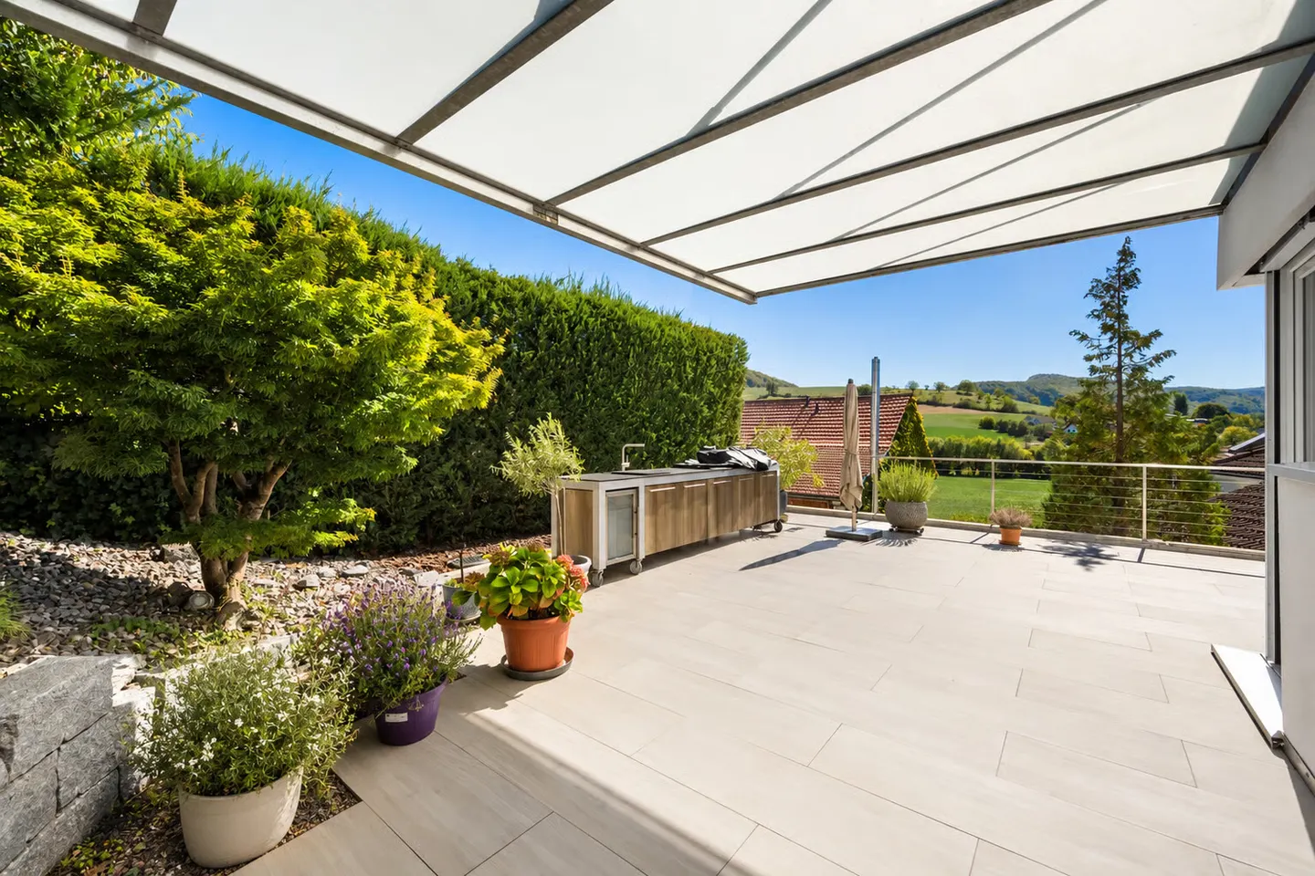 Maison individuelle moderne avec vue dégagée et espace généreux - Photo 4 sur 13