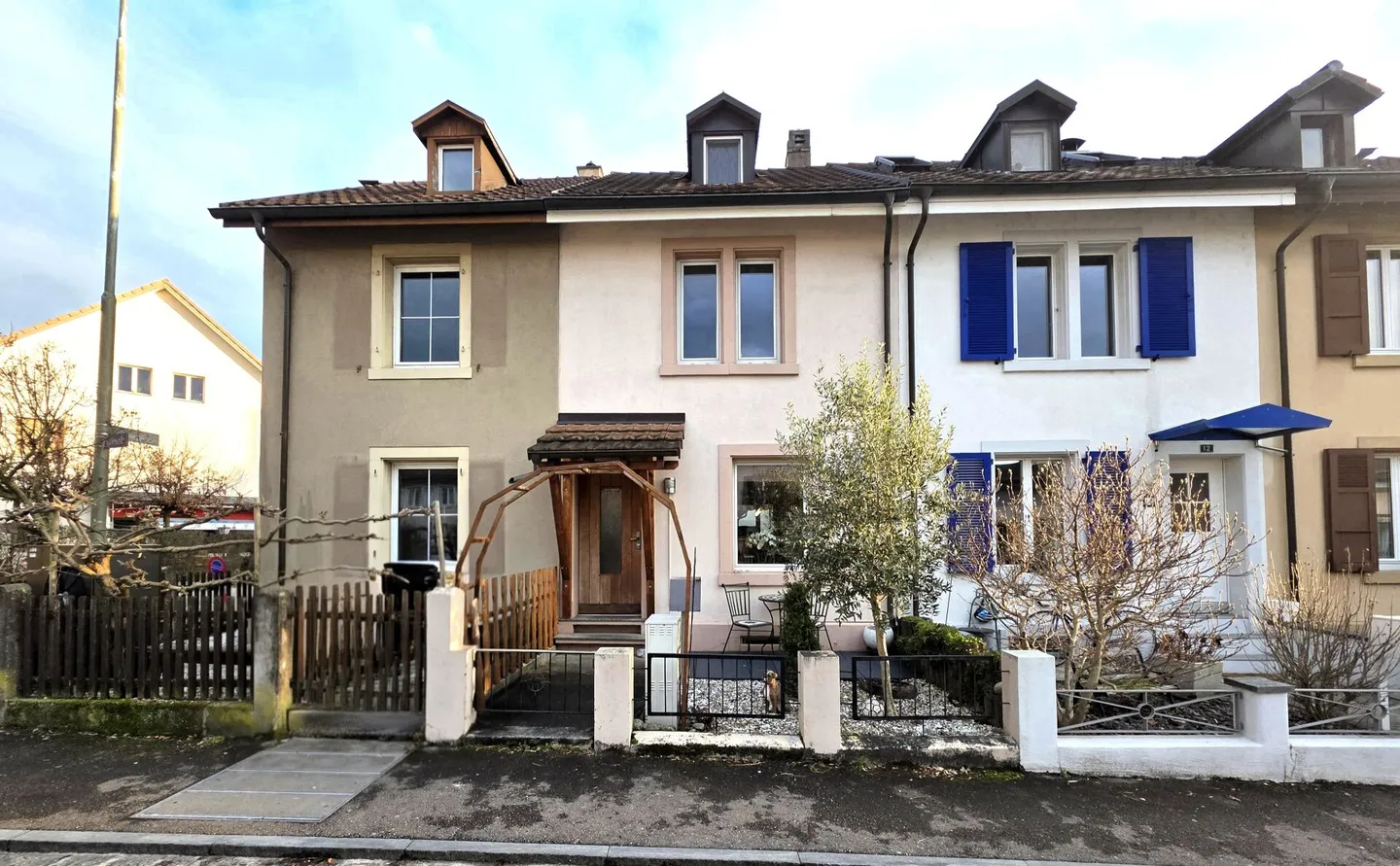 Well-maintained 4.5 room terraced house with patio and hobby room - Photo 1 of 19