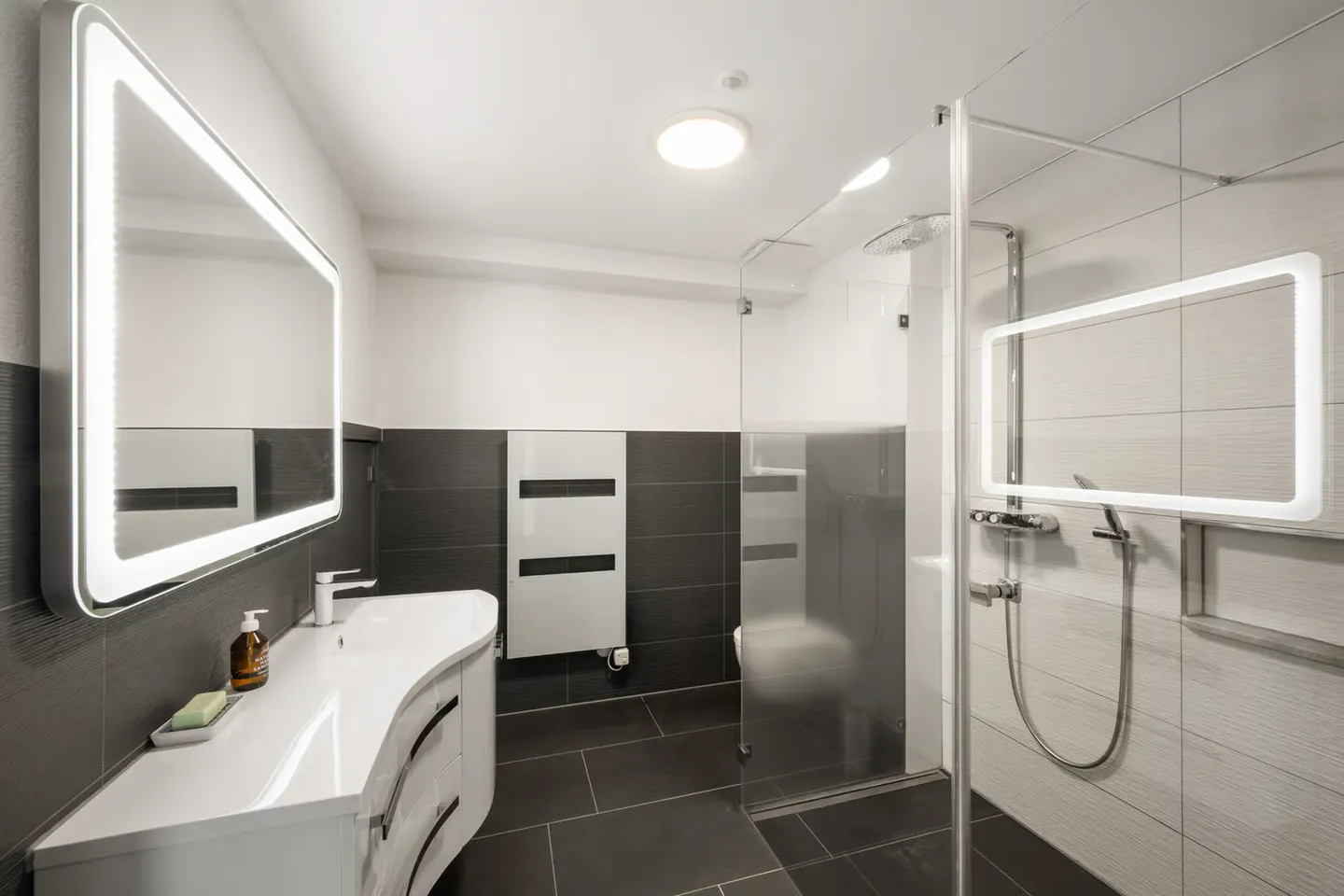 Maison individuelle moderne avec vue dégagée et espace généreux - Photo 10 sur 13