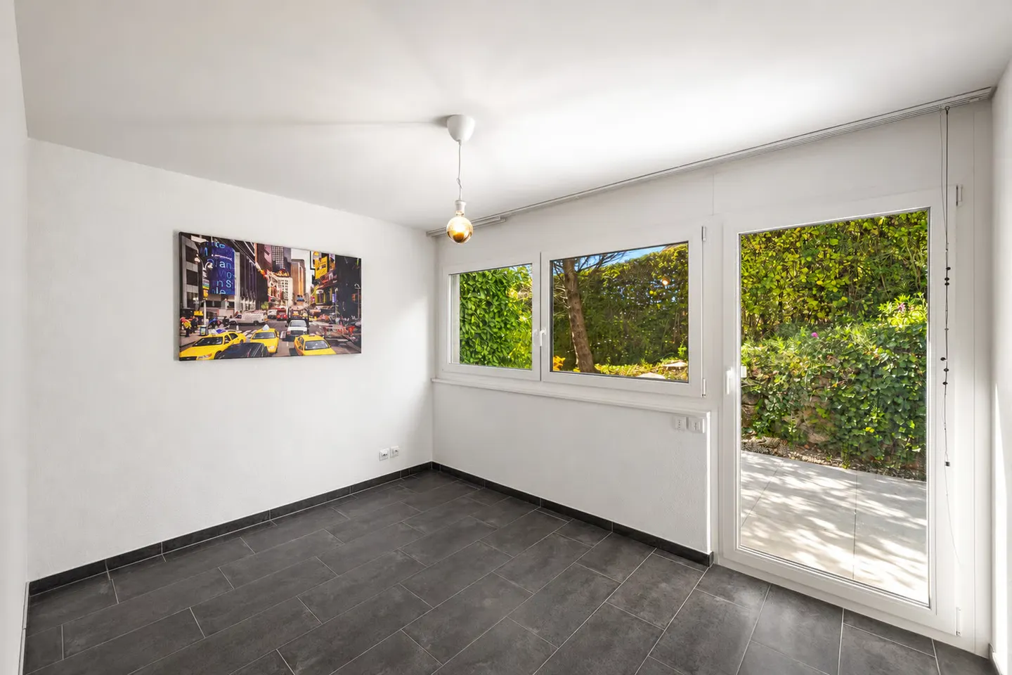 Maison individuelle moderne avec vue dégagée et espace généreux - Photo 12 sur 13