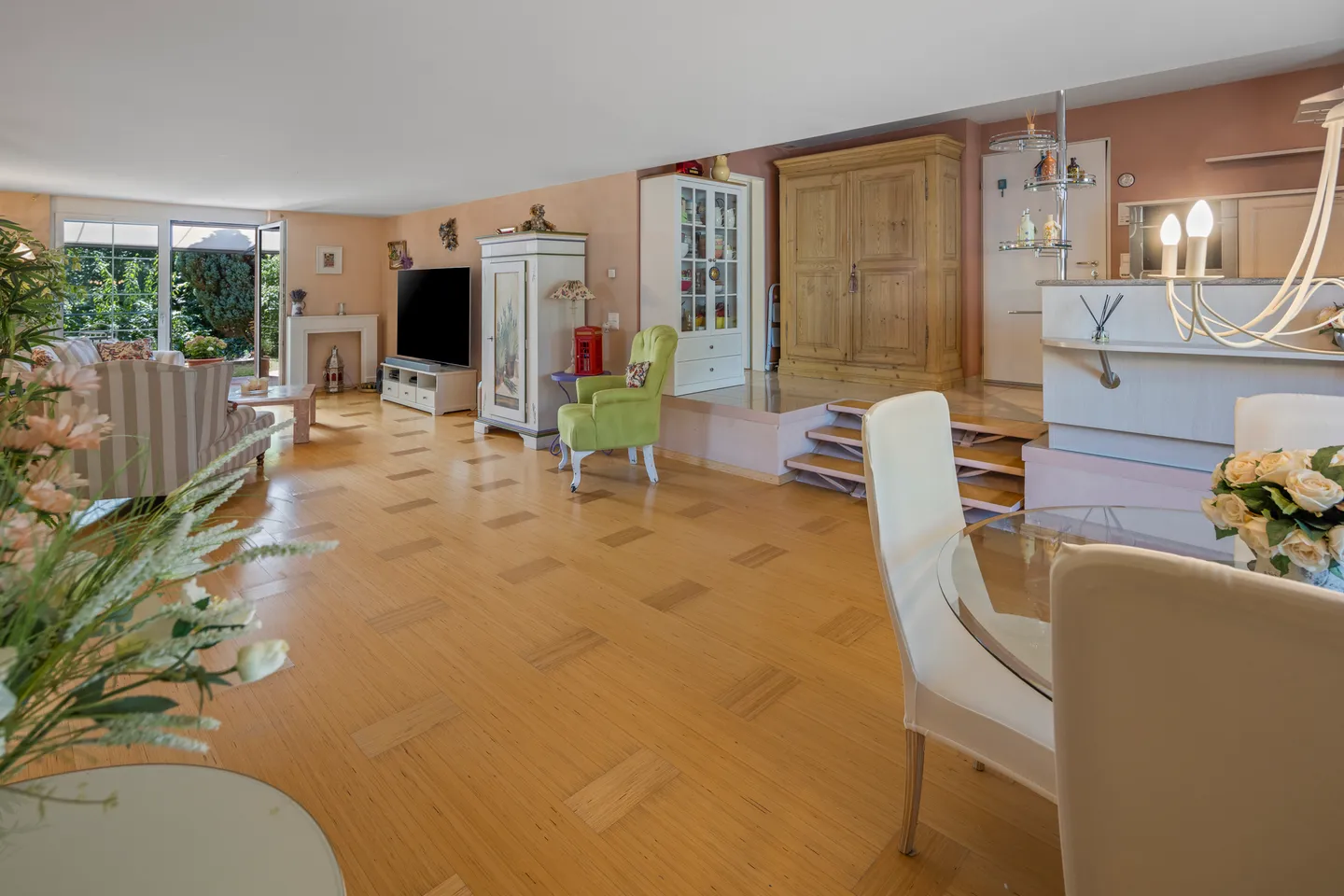 Dream home with garden oasis - Photo 4 of 13