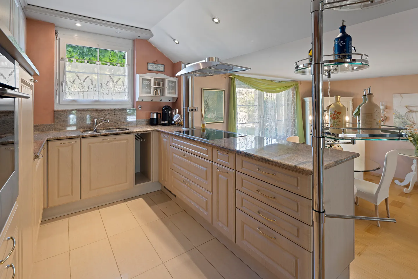 Dream home with garden oasis - Photo 7 of 13