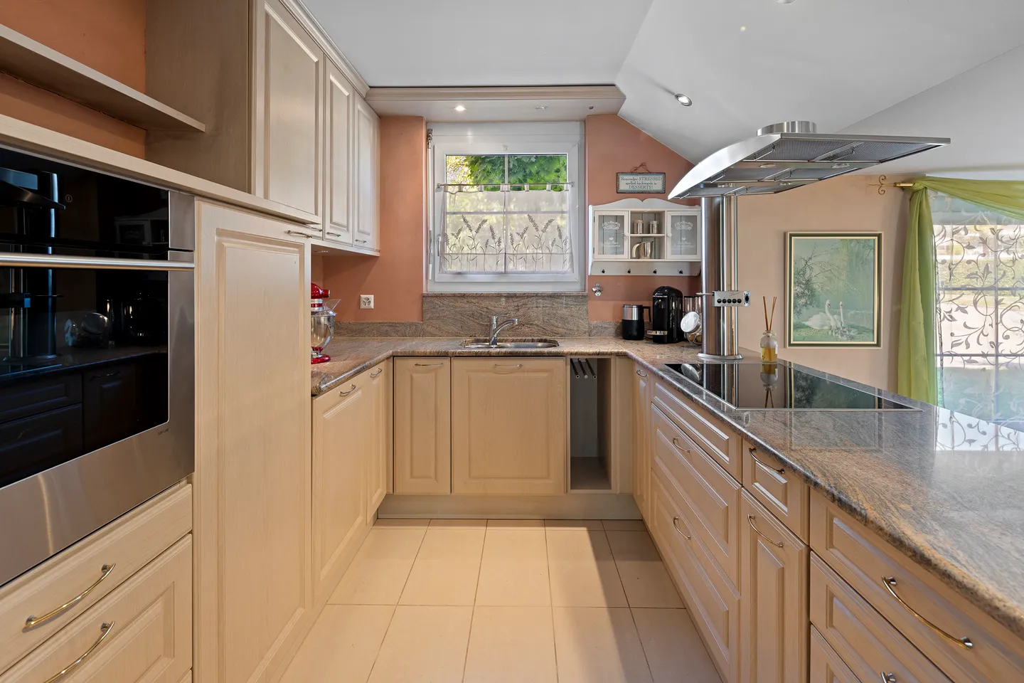 Dream home with garden oasis - Photo 8 of 13