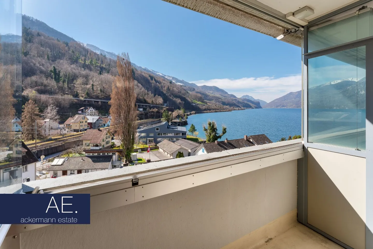 Lake-side Apartment with Perspective - Photo 3 of 8