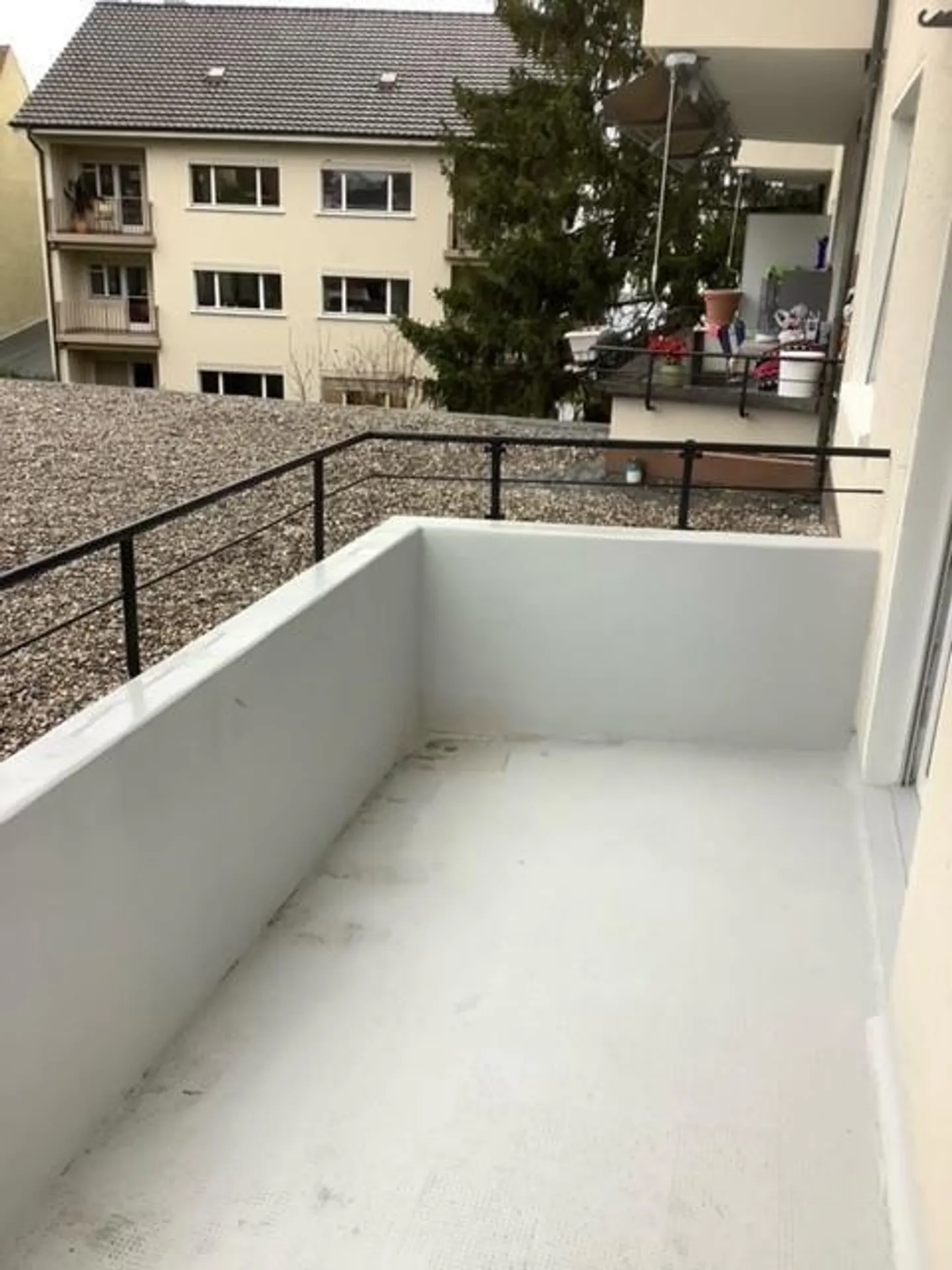 Appartamento moderno con balcone - Foto 4 di 6