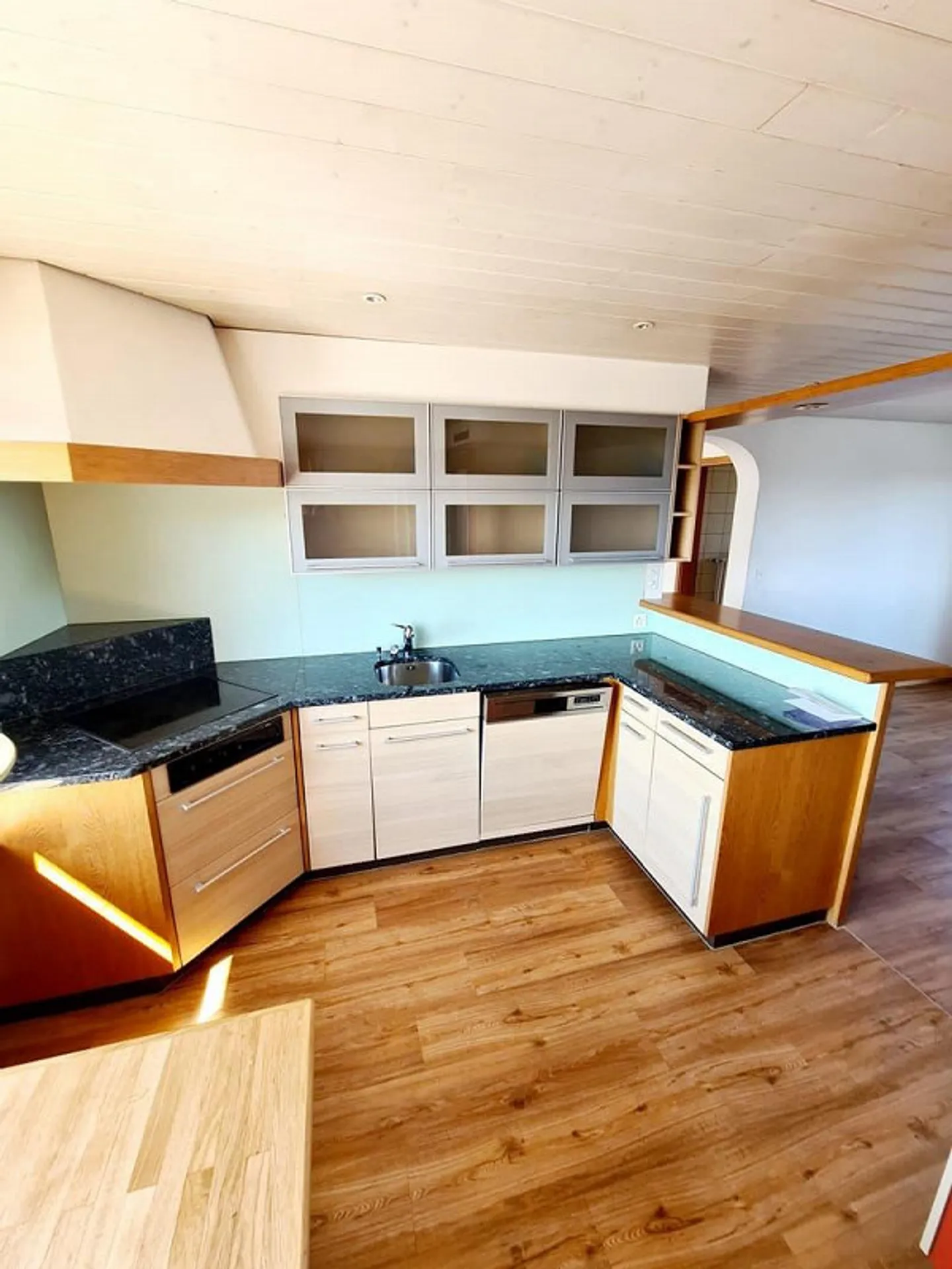 Geräumiges Penthouse mit Balkon - Foto 12 von 13