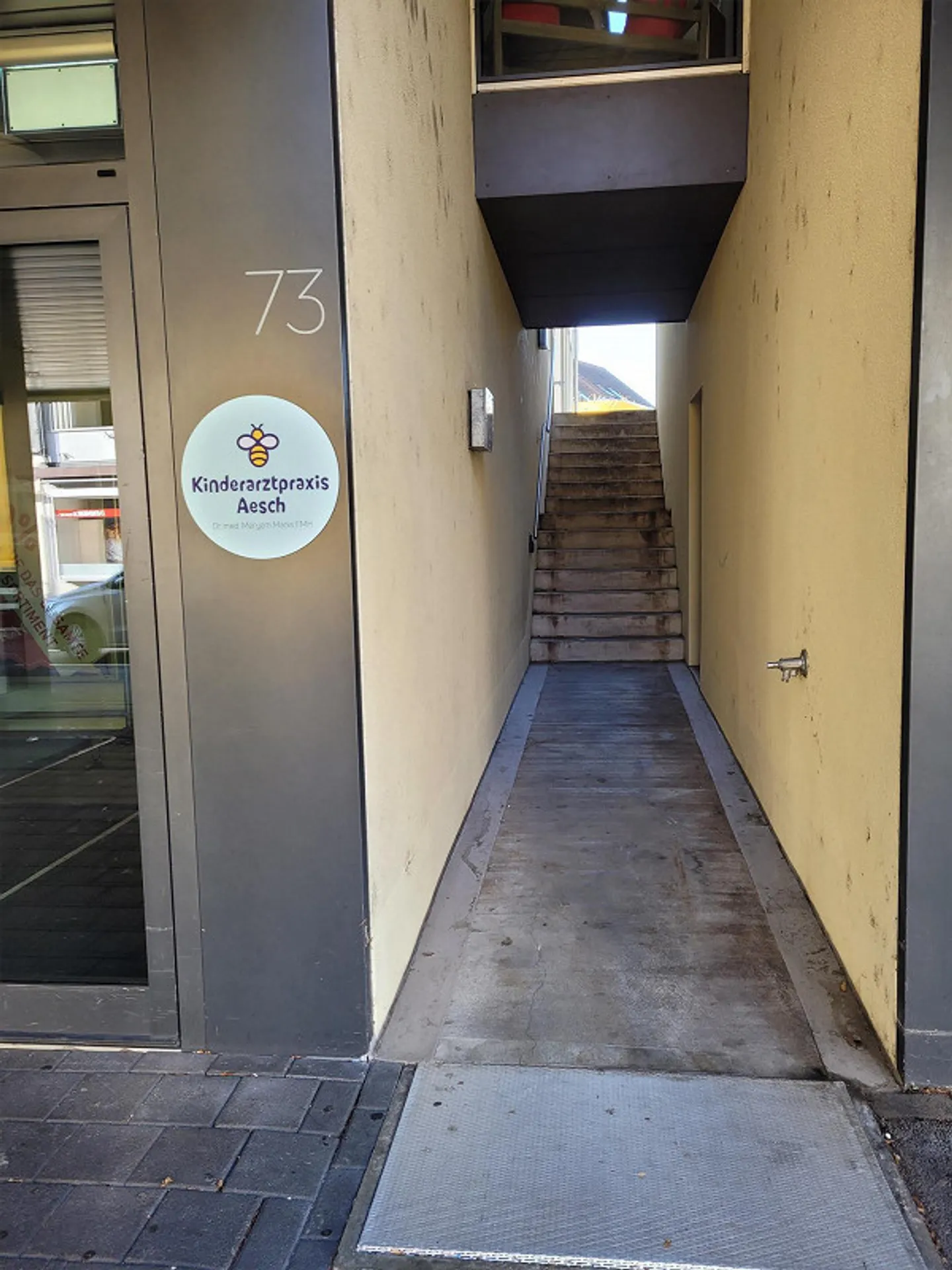 Appartamento moderno di 2,5 stanze nel centro di Aesch, Hauptstr. 73 - Foto 2 di 8