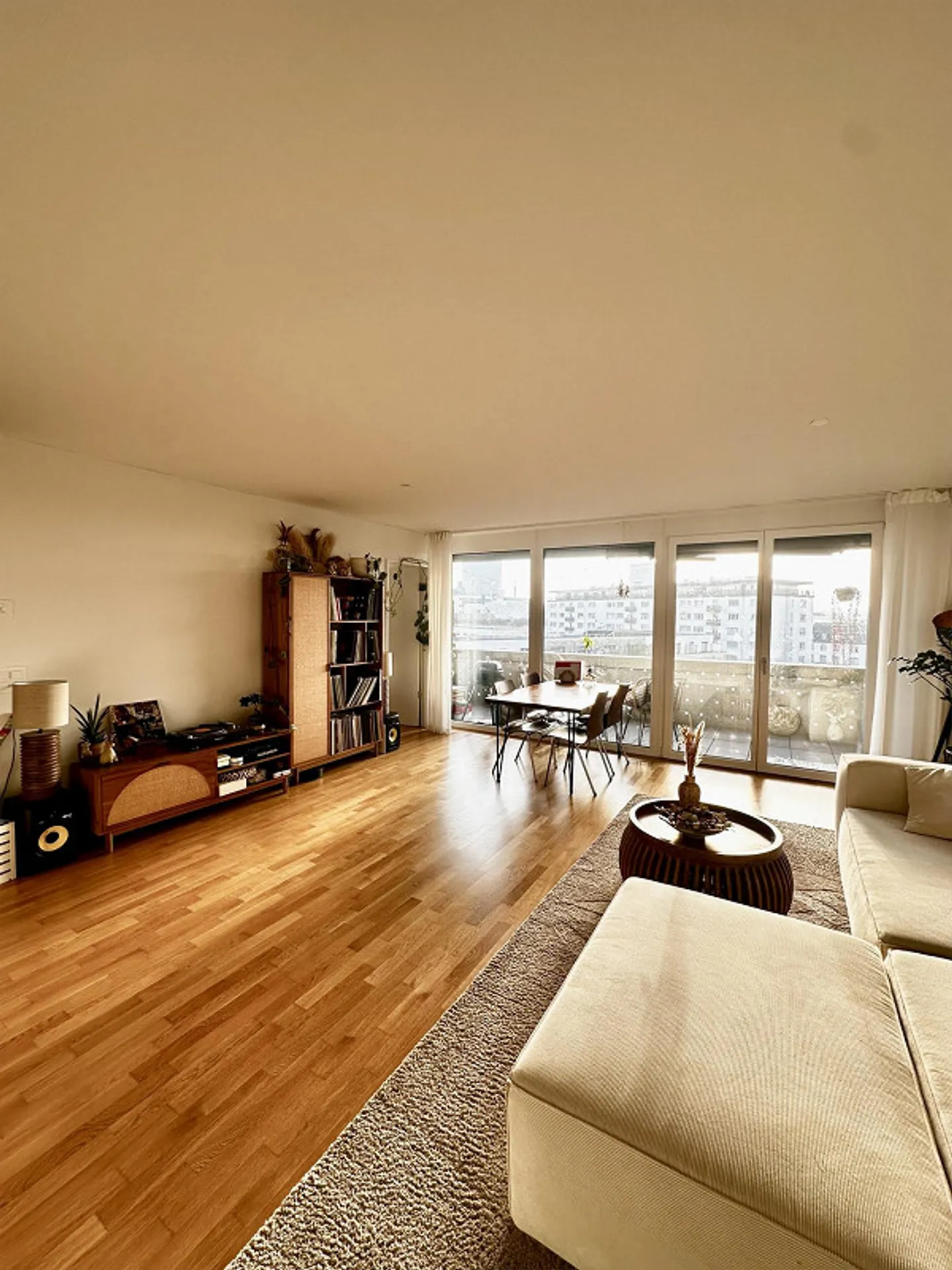 Geräumige 3.5-Zimmerwohnung zentral gelegen - Foto 2 von 10