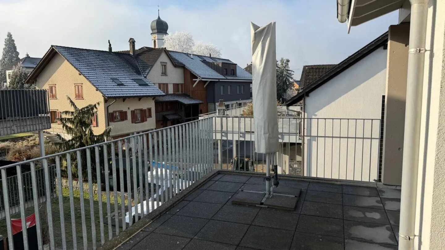 Bellissimo appartamento attico di 2,5 locali - con grande terrazza - Foto 5 di 7