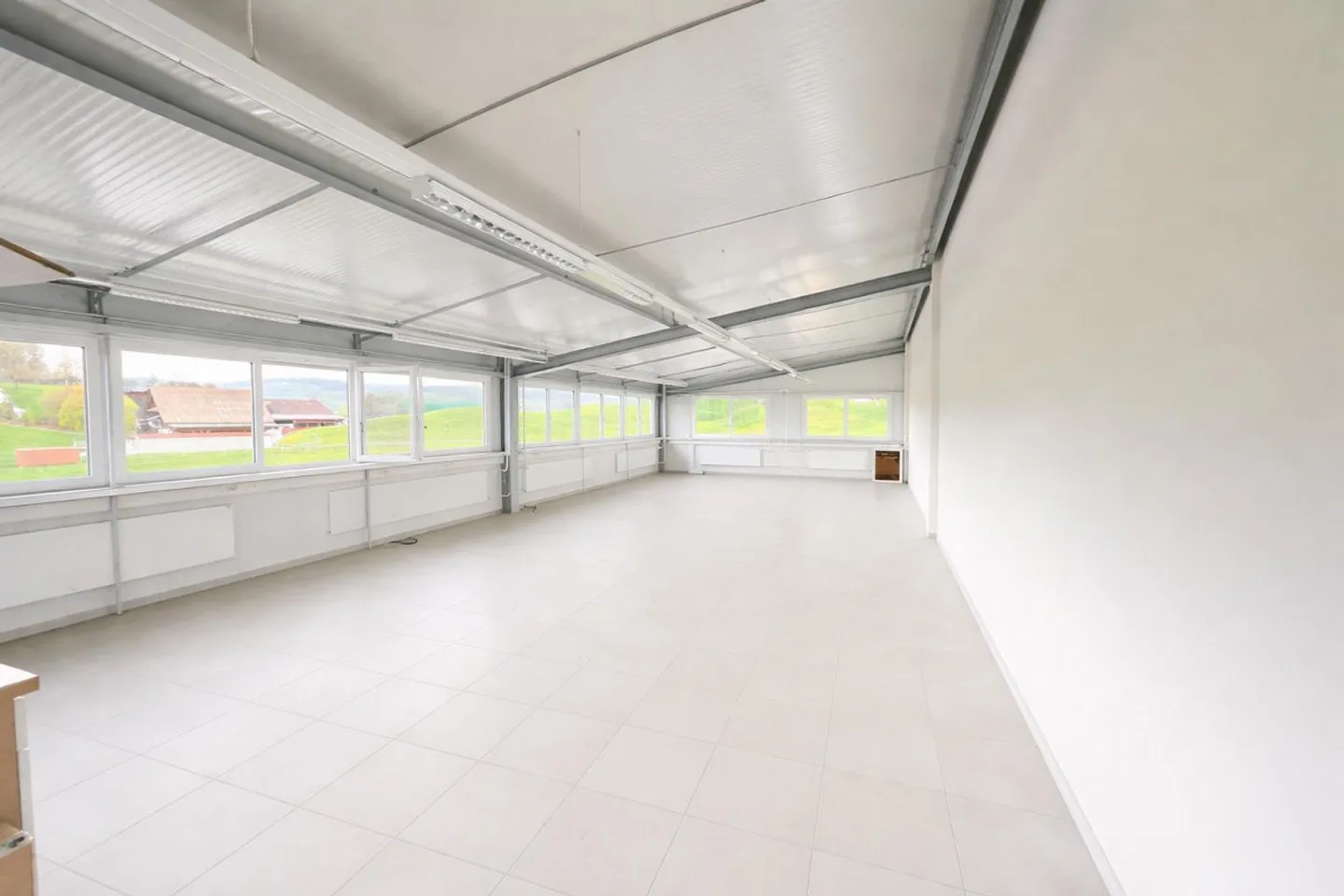 Spazio commerciale/ufficio/atelier climatizzato - 70m2 a Weggis [DG-G1] - Foto 4 di 7