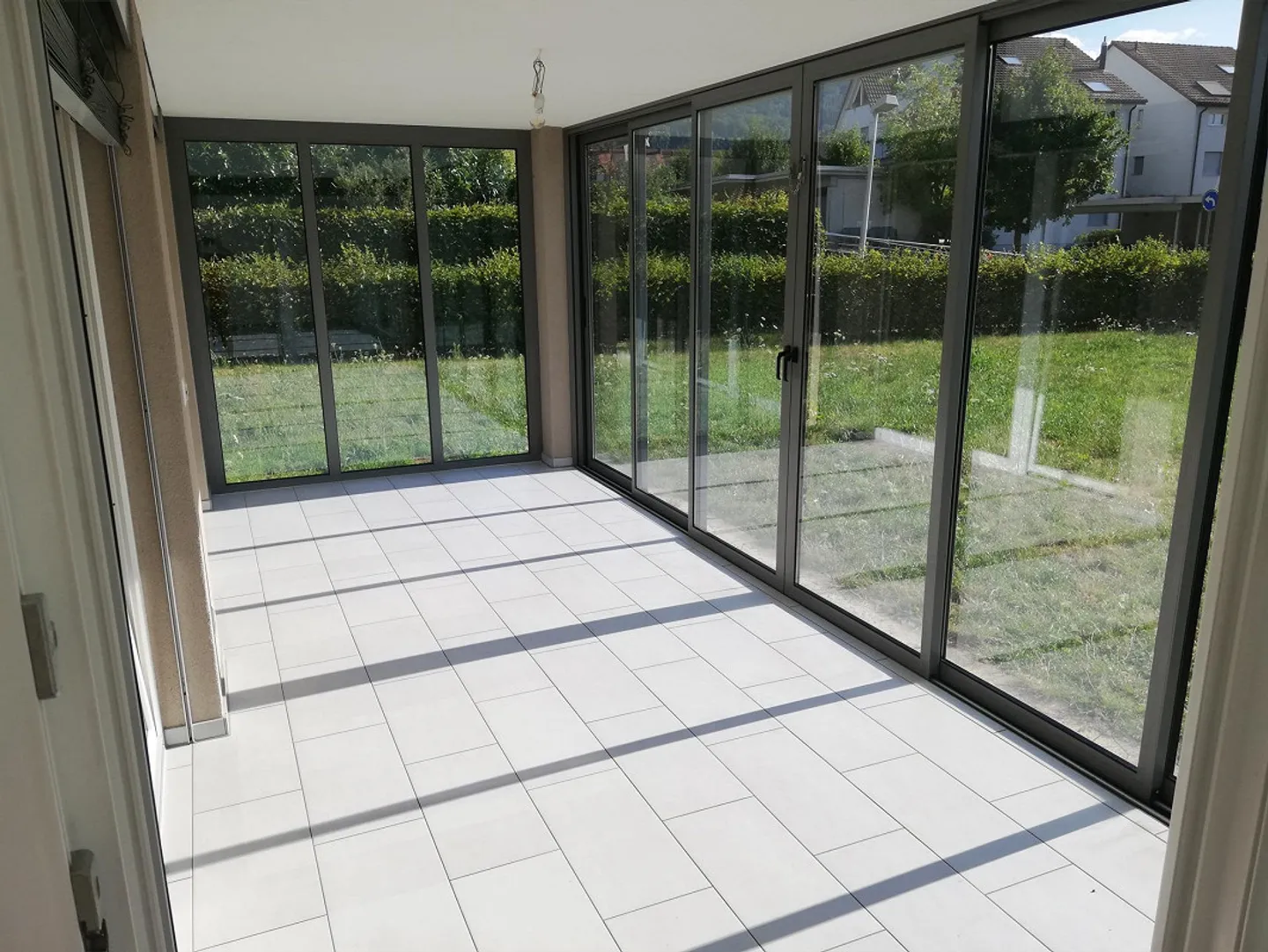 (-: Appartamento giardino 4,5 locali con giardino d'inverno incluso hobby room + posto auto sotterraneo - Foto 4 di 10