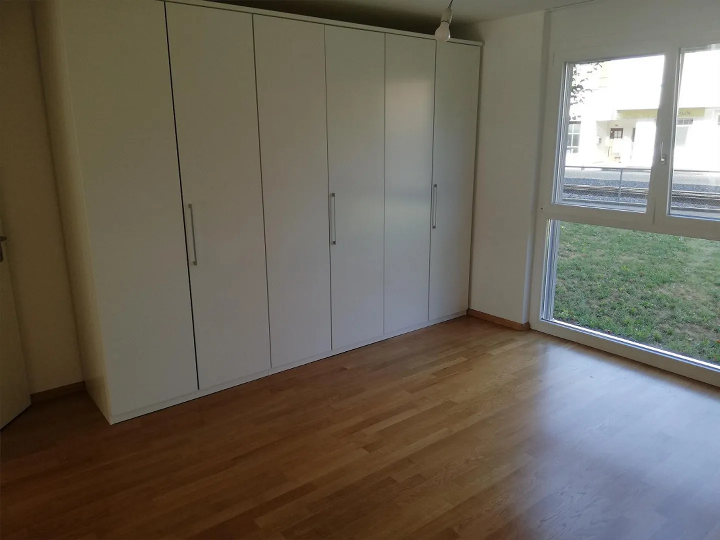 (-: Appartamento giardino 4,5 locali con giardino d'inverno incluso hobby room + posto auto sotterraneo - Foto 7 di 10