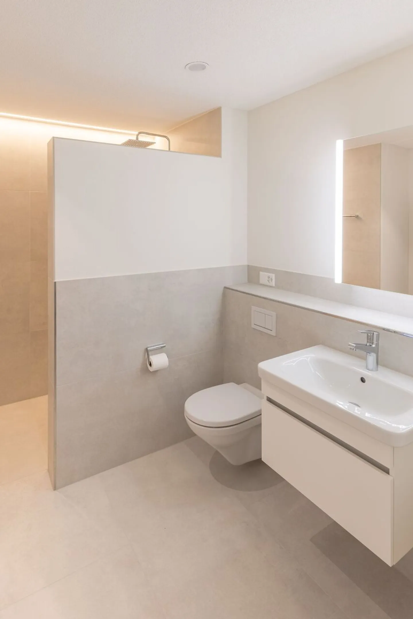 Appartement terrasse de 1,5 pièce, lumineux, moderne et de haute qualité, situé au calme au dernier étage, avec un jardin d'hiver de 9 m² offrant une vue dégagée à l'ouest (soleil du soir), 1 place de parking incluse et jardin commun avec protection visuelle complète - Photo 29 sur 98