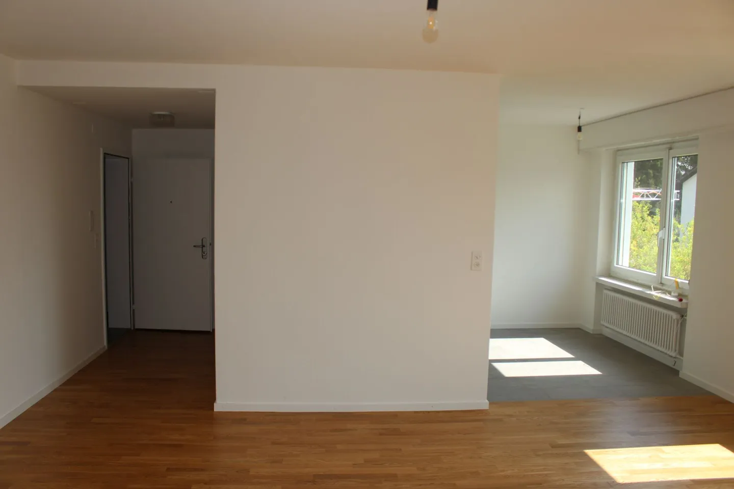 Appartement confortable de 2,5 pièces dans le quartier prisé 7 - Photo 3 sur 9
