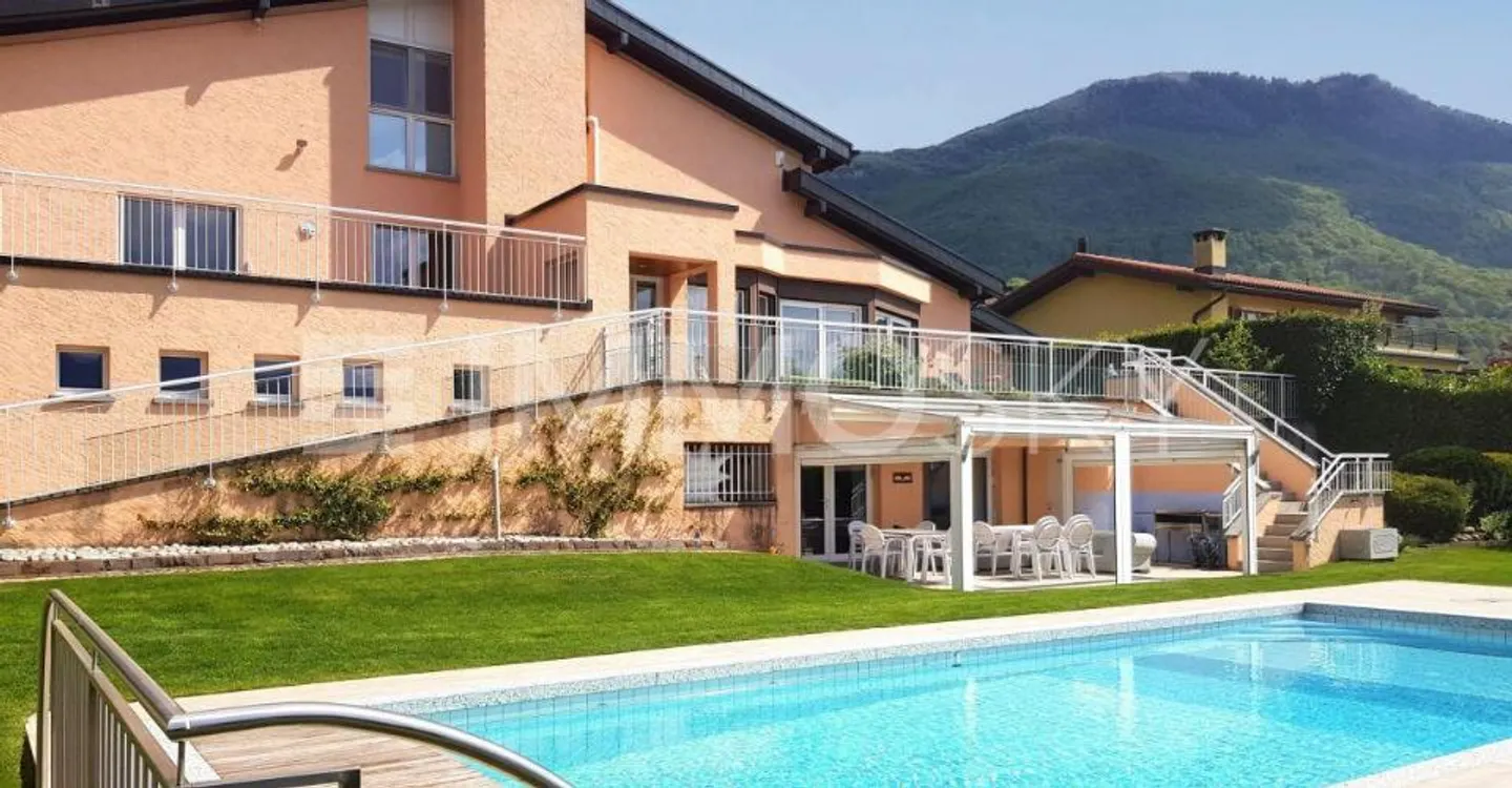 Spaziosa villa familiare con piscina - Foto 2 di 5